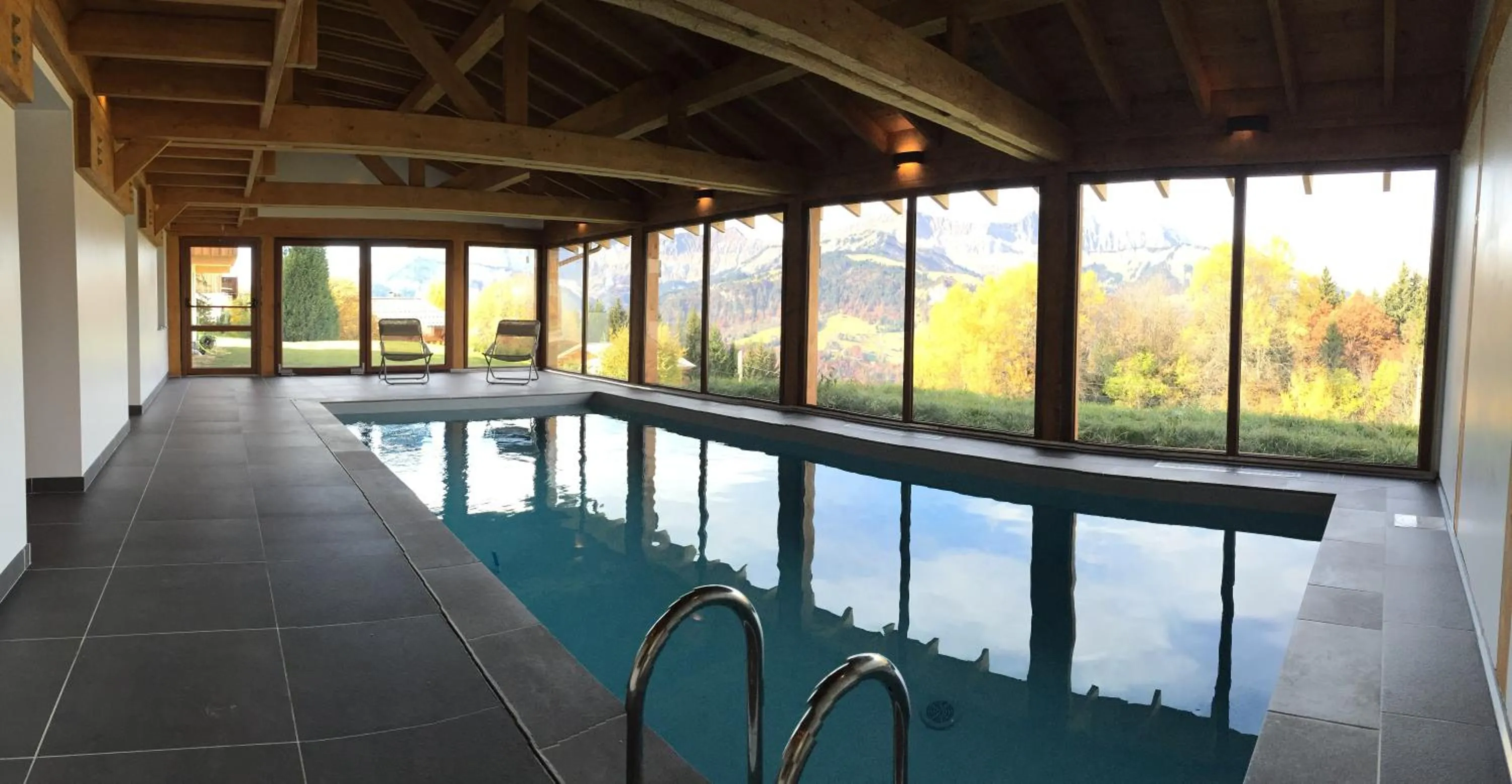 Swimming pool in Le Caprice Des Neiges