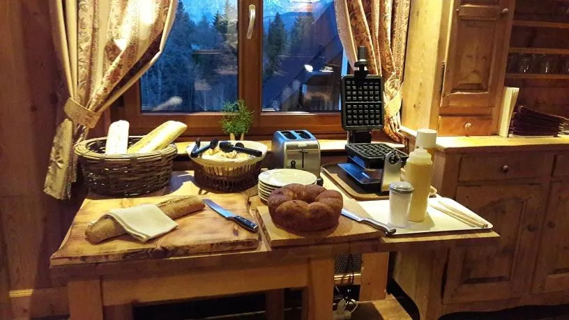 Breakfast in Le Caprice Des Neiges