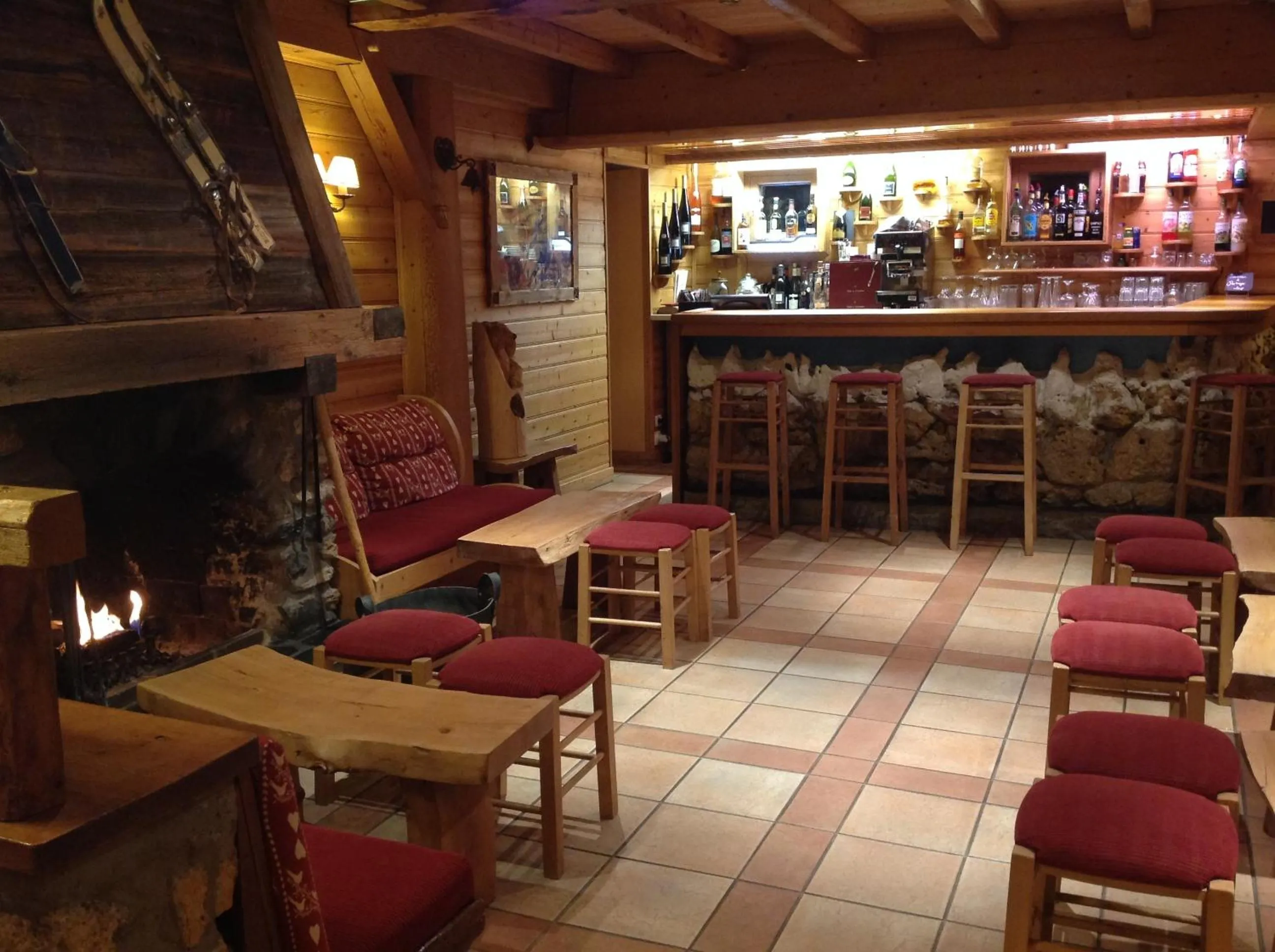 Lounge or bar in Le Caprice Des Neiges