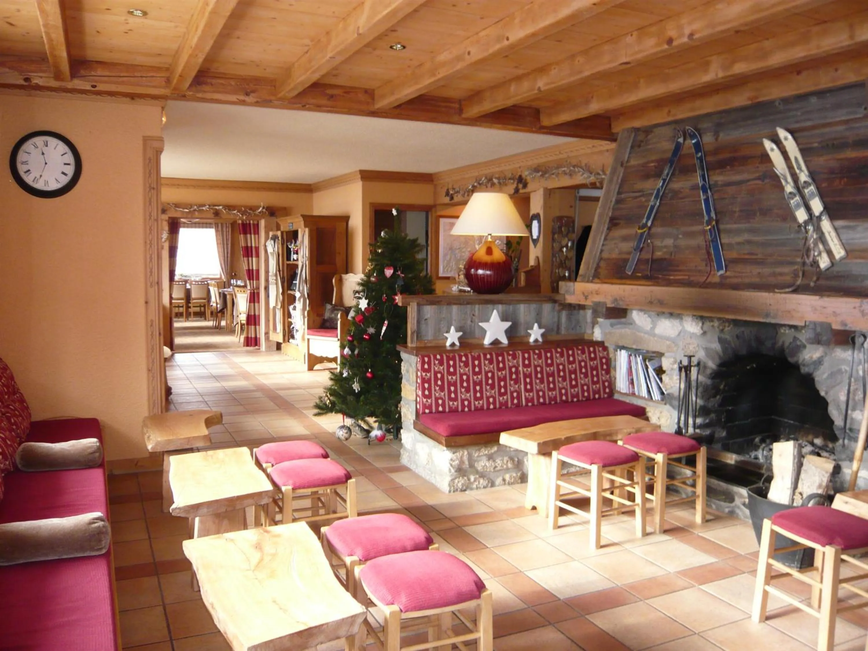 Lounge or bar in Le Caprice Des Neiges