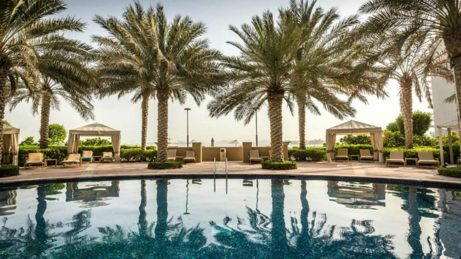 Swimming pool in South & North Residence Palm Jumeirah