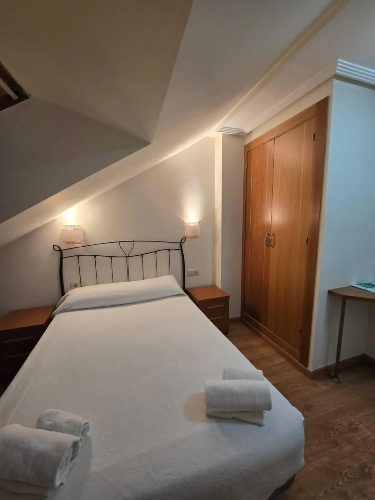 Bed in HOTEL EL ROBLE PALENTINO