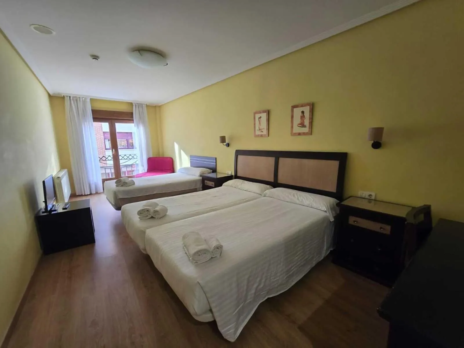 Bed in HOTEL EL ROBLE PALENTINO