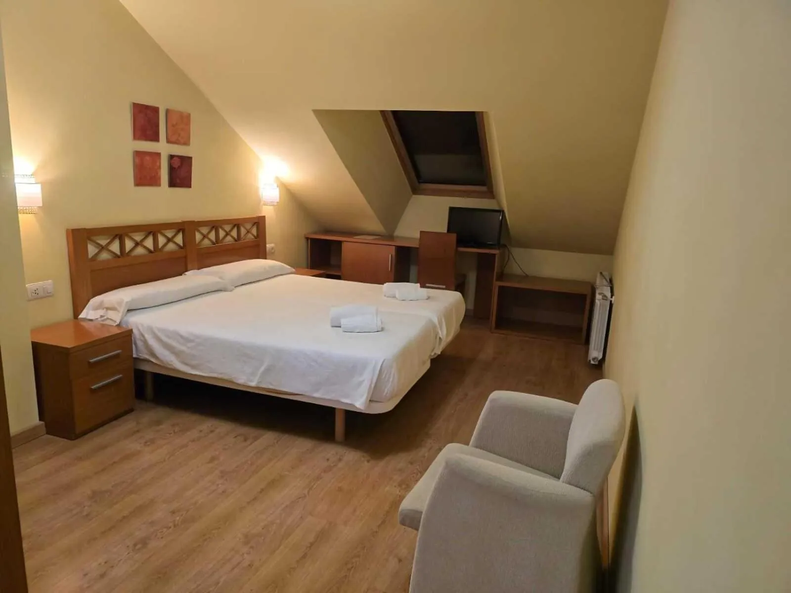 Bed in HOTEL EL ROBLE PALENTINO