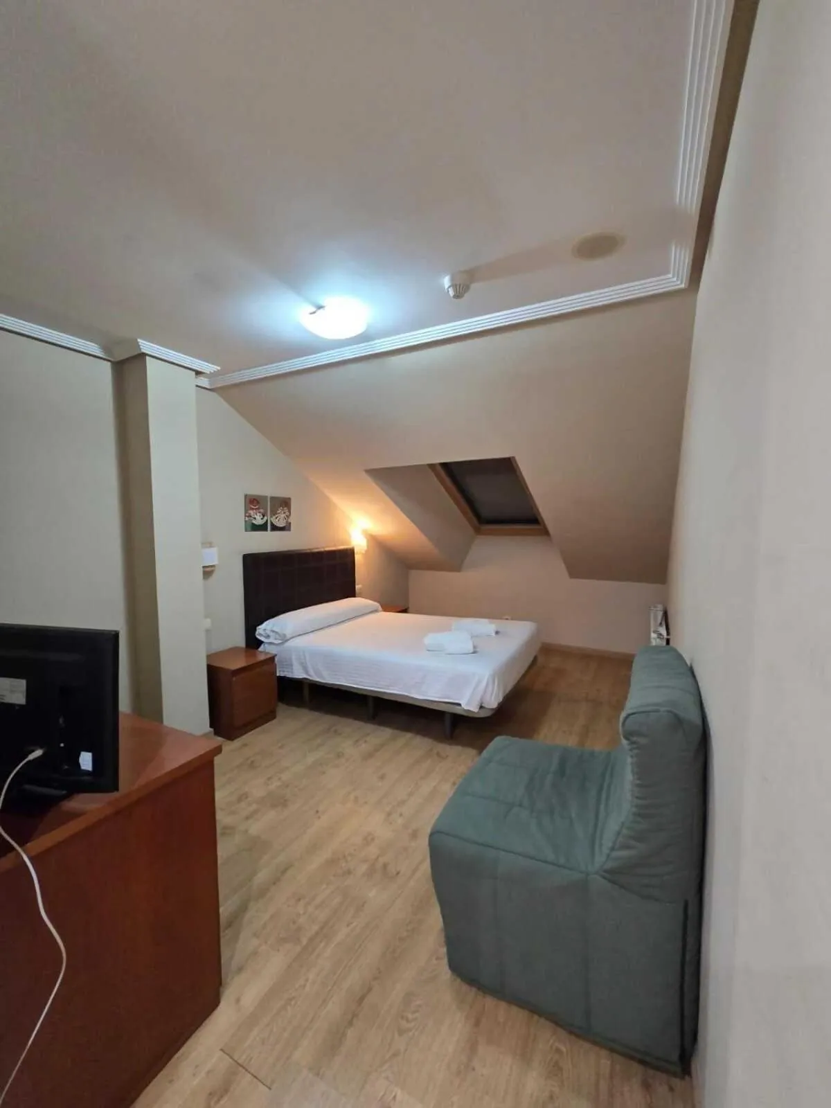 Bed in HOTEL EL ROBLE PALENTINO