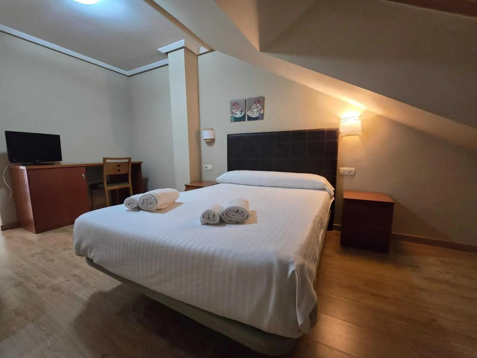 Bed in HOTEL EL ROBLE PALENTINO