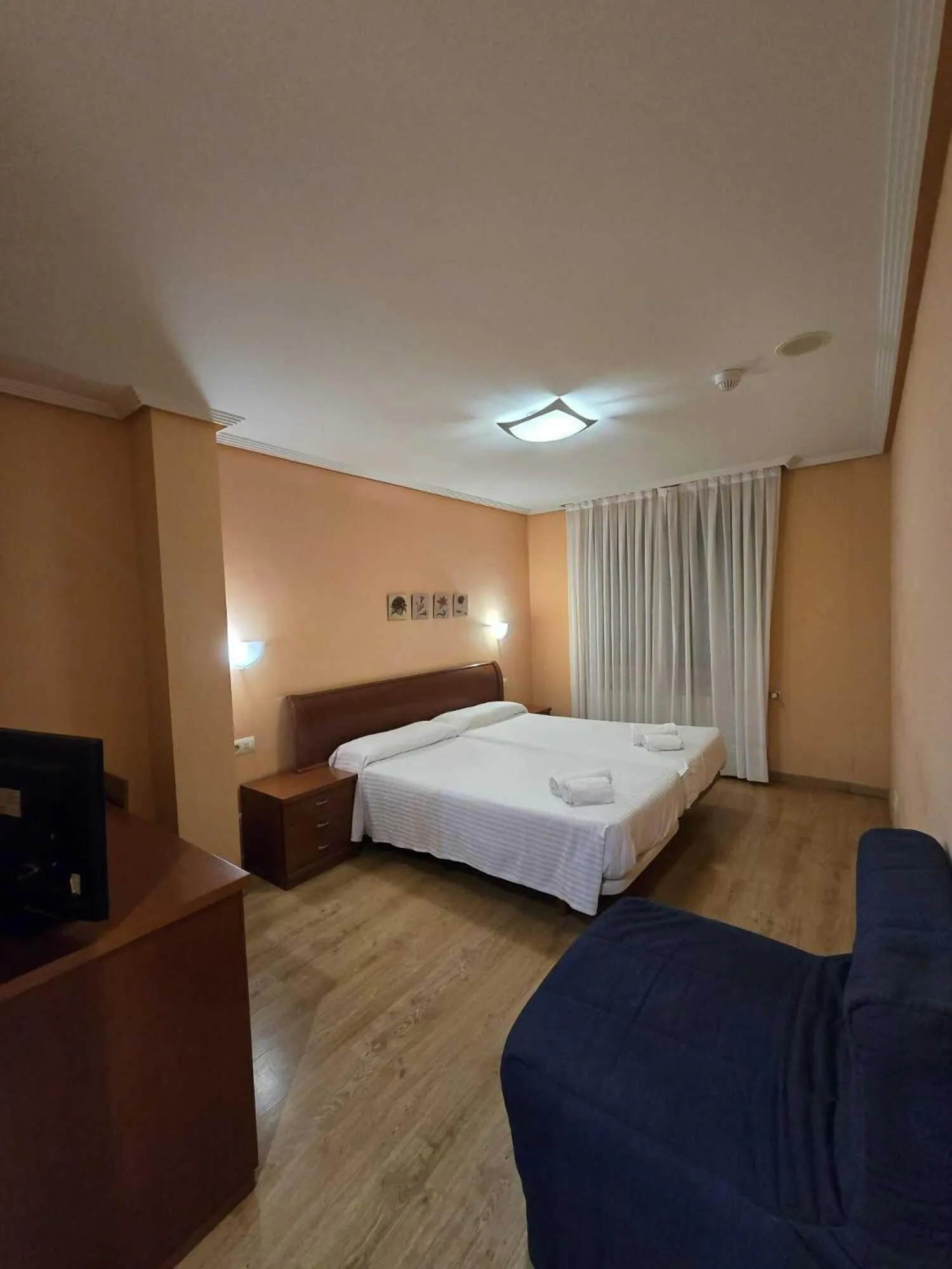 Bed in HOTEL EL ROBLE PALENTINO