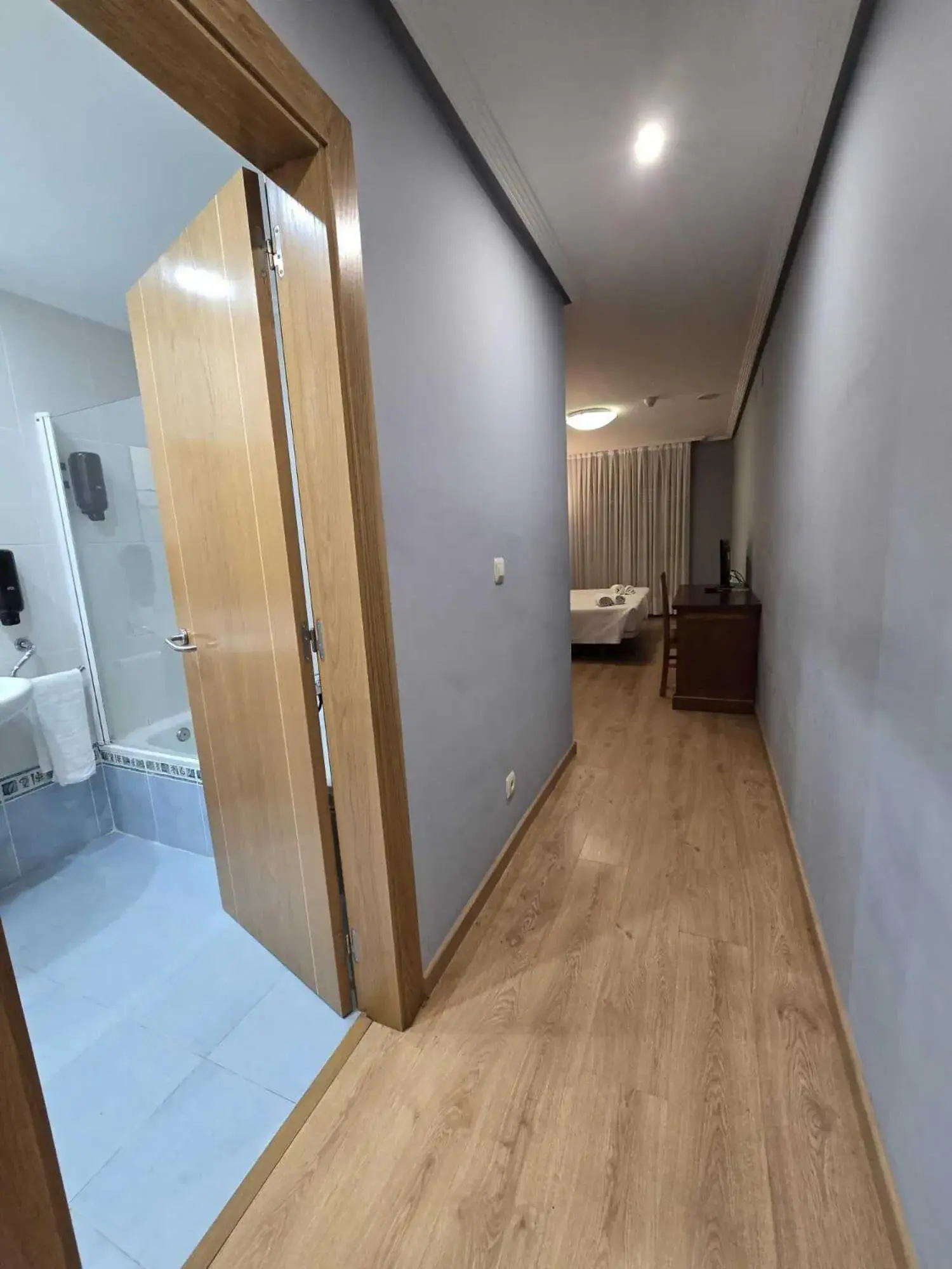 Deluxe Double or Twin Room in HOTEL EL ROBLE PALENTINO Deluxe Double or Twin Room in HOTEL EL ROBLE PALENTINO