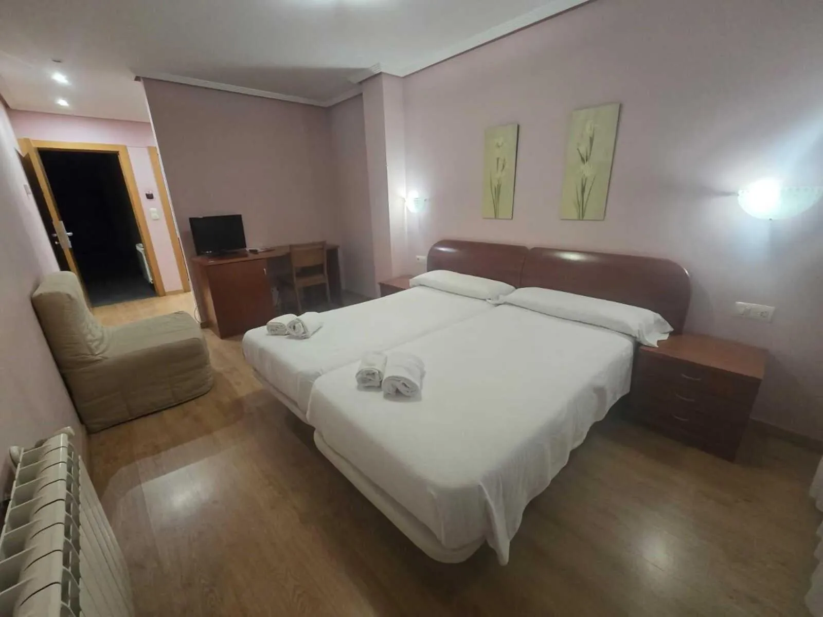 Bed in HOTEL EL ROBLE PALENTINO