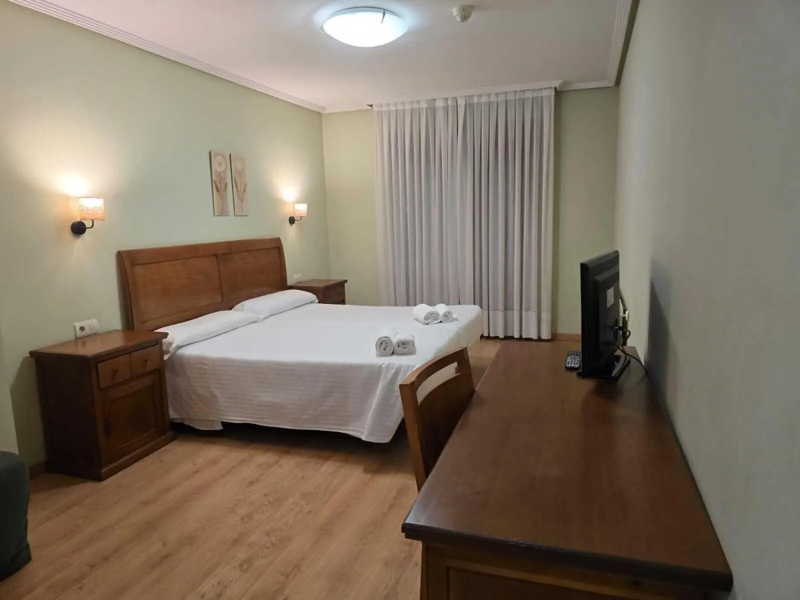 Bed in HOTEL EL ROBLE PALENTINO