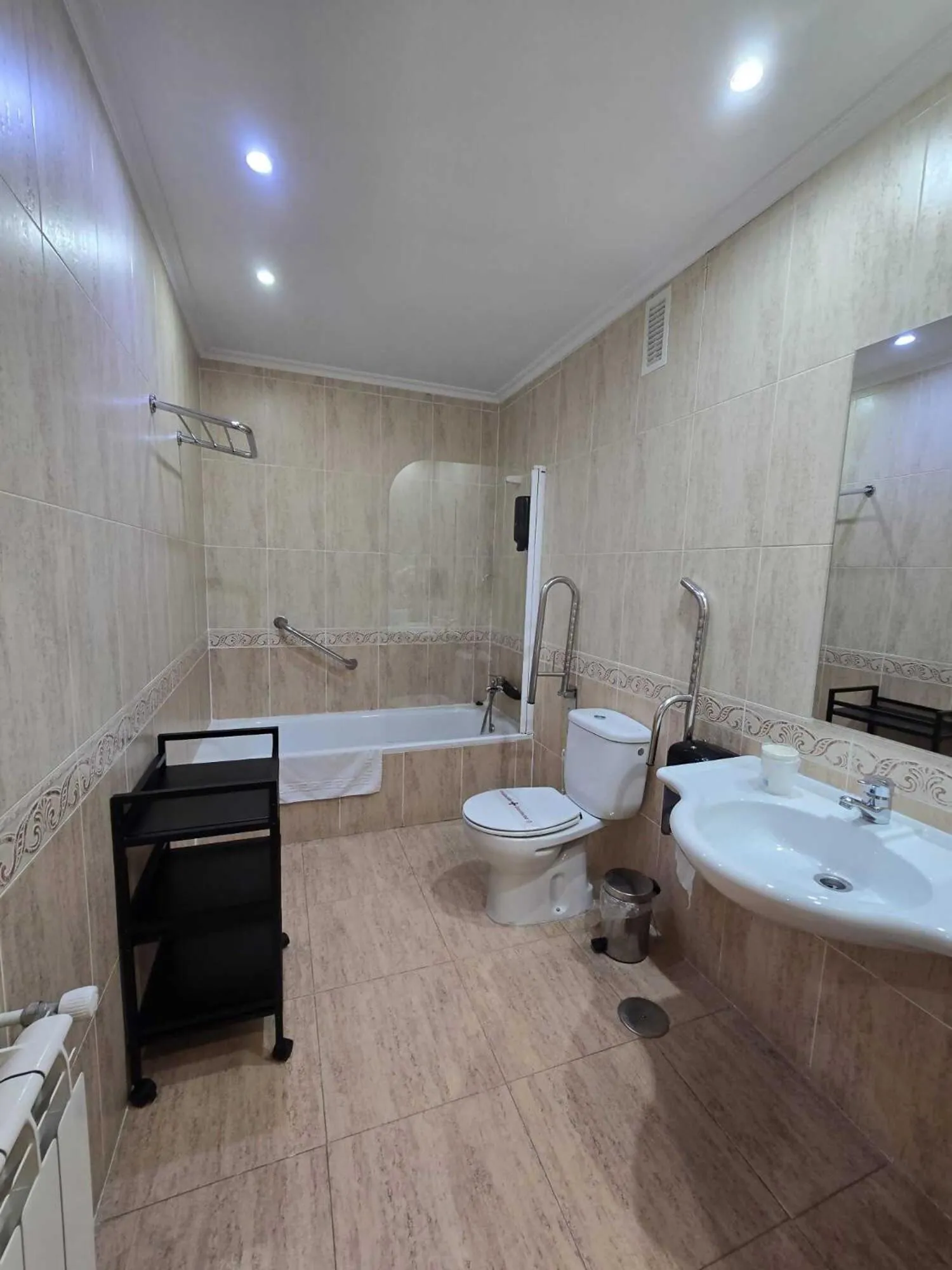 HOTEL EL ROBLE PALENTINO