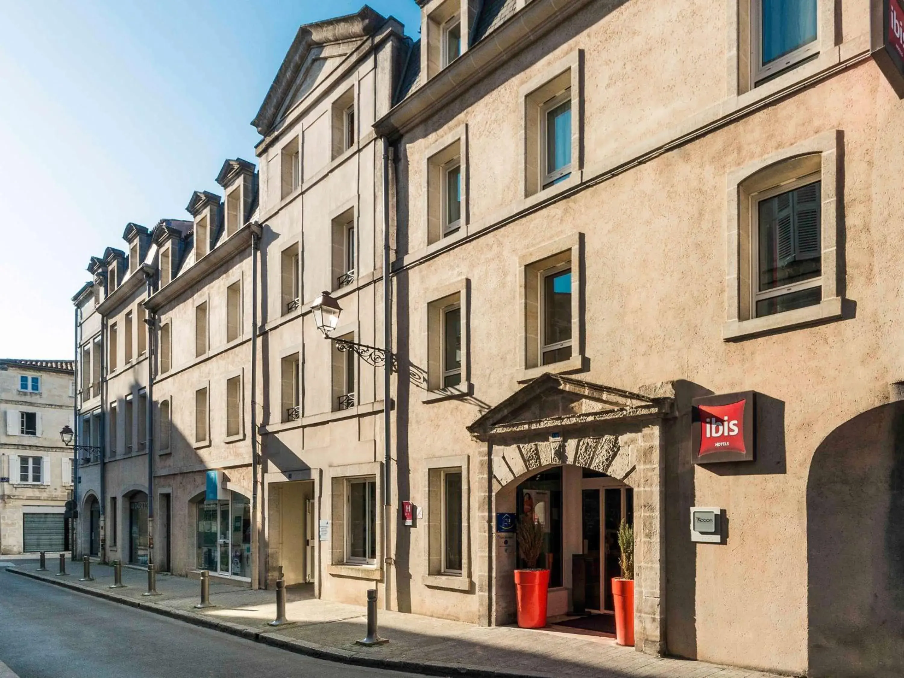 Property building in ibis La Rochelle Centre Historique Property building in ibis La Rochelle Centre Historique