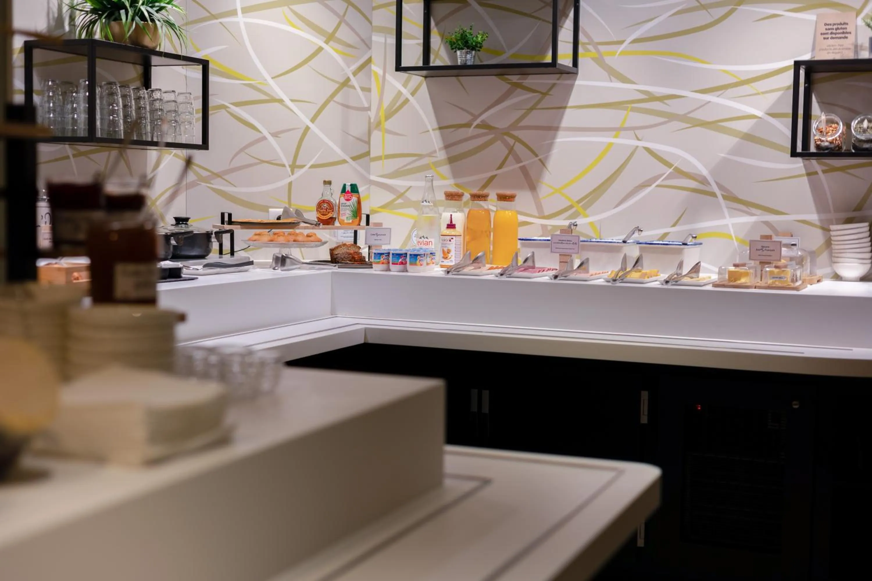 Breakfast in ibis La Rochelle Centre Historique