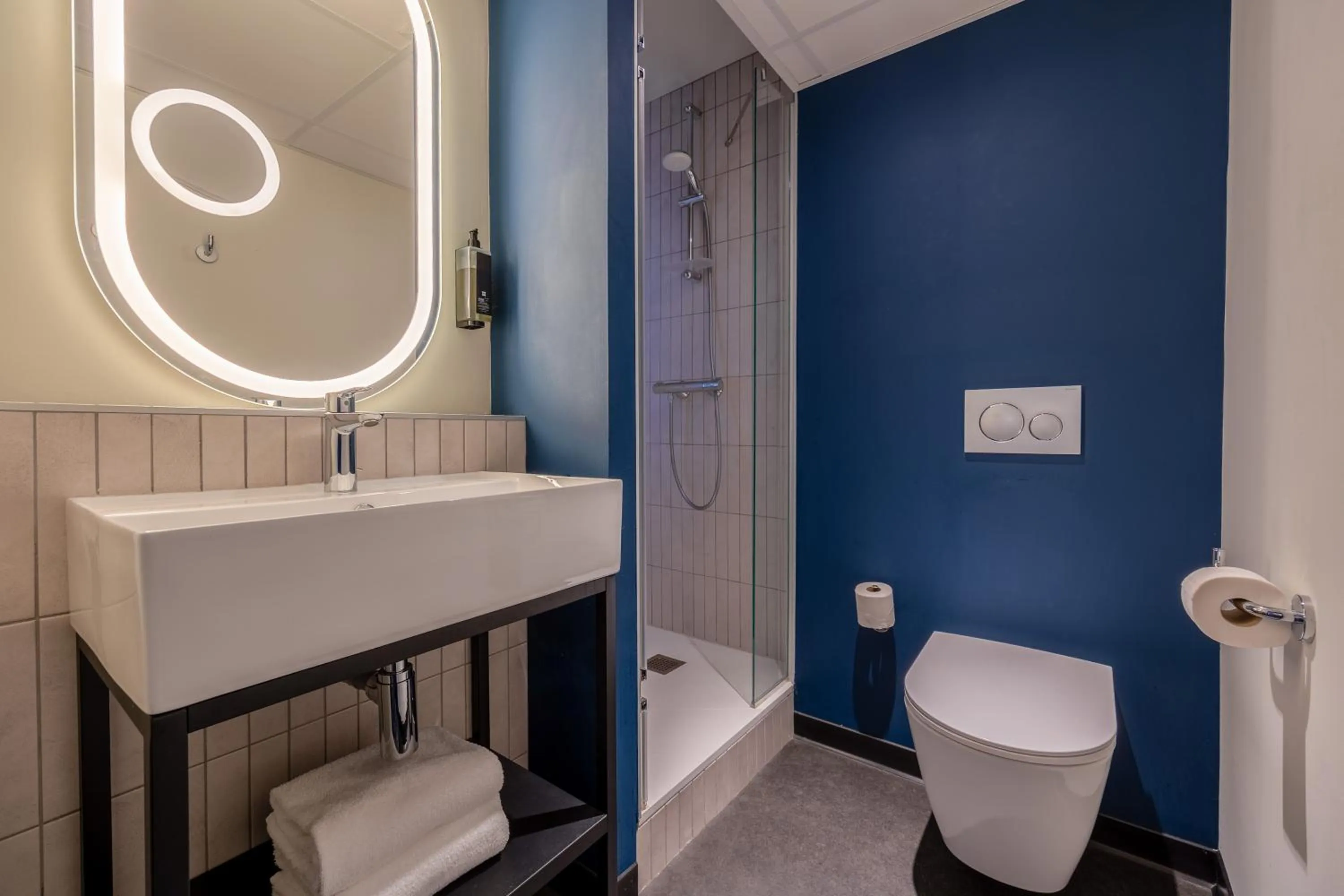 Shower in ibis La Rochelle Centre Historique