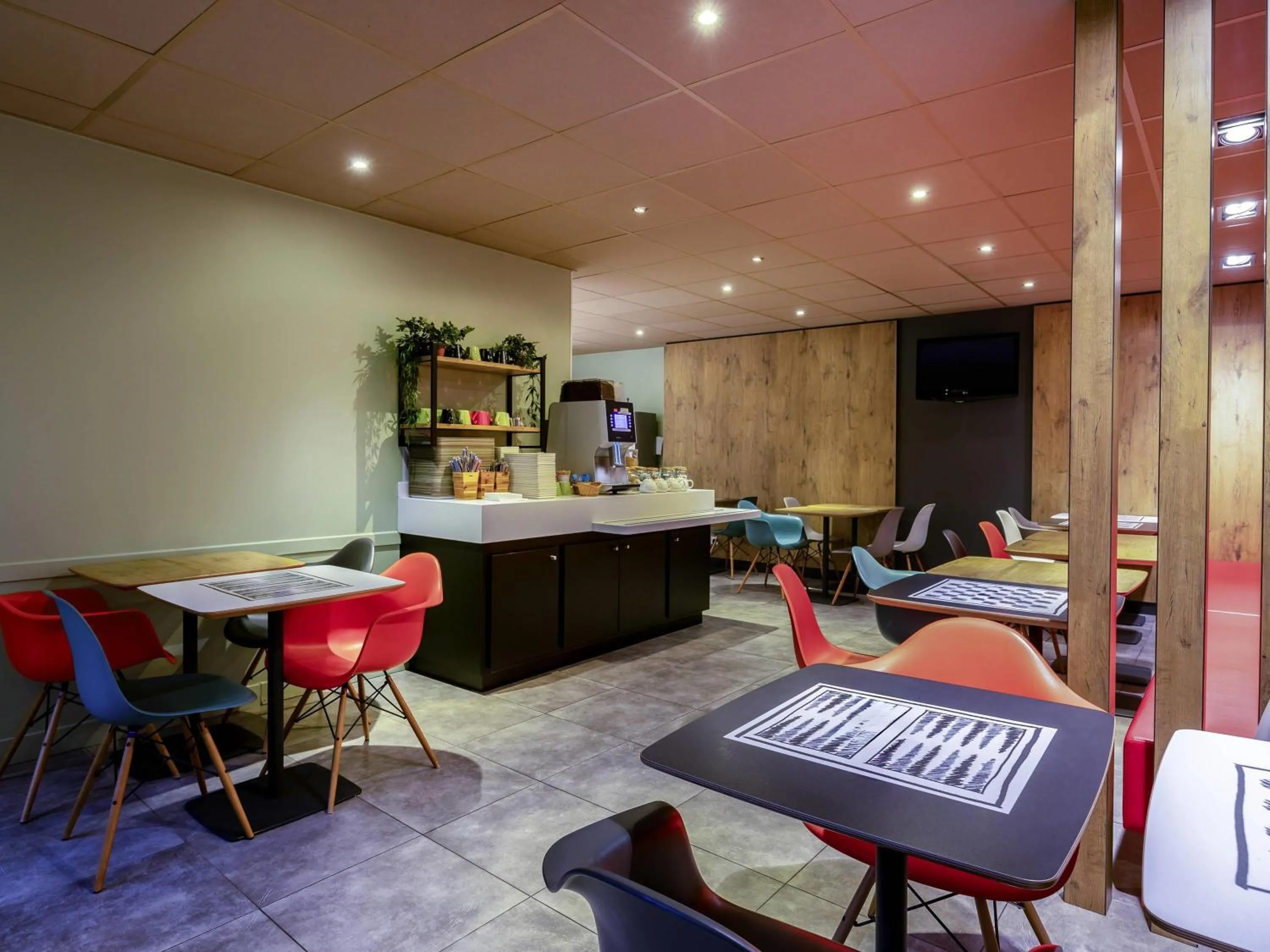 Breakfast in ibis La Rochelle Centre Historique