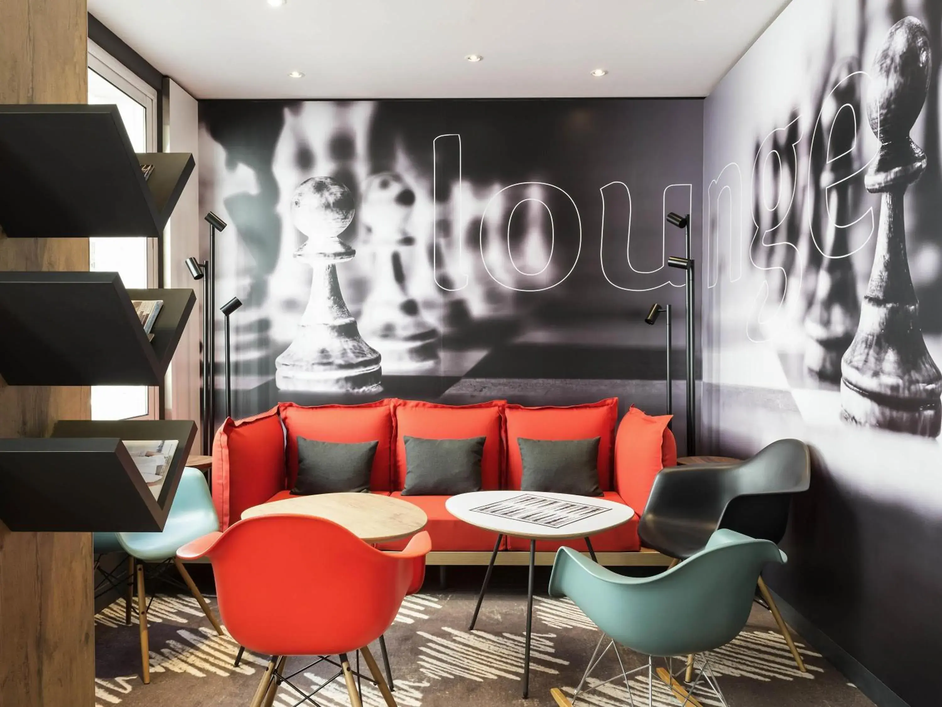 Lounge or bar in ibis La Rochelle Centre Historique Lounge or bar in ibis La Rochelle Centre Historique