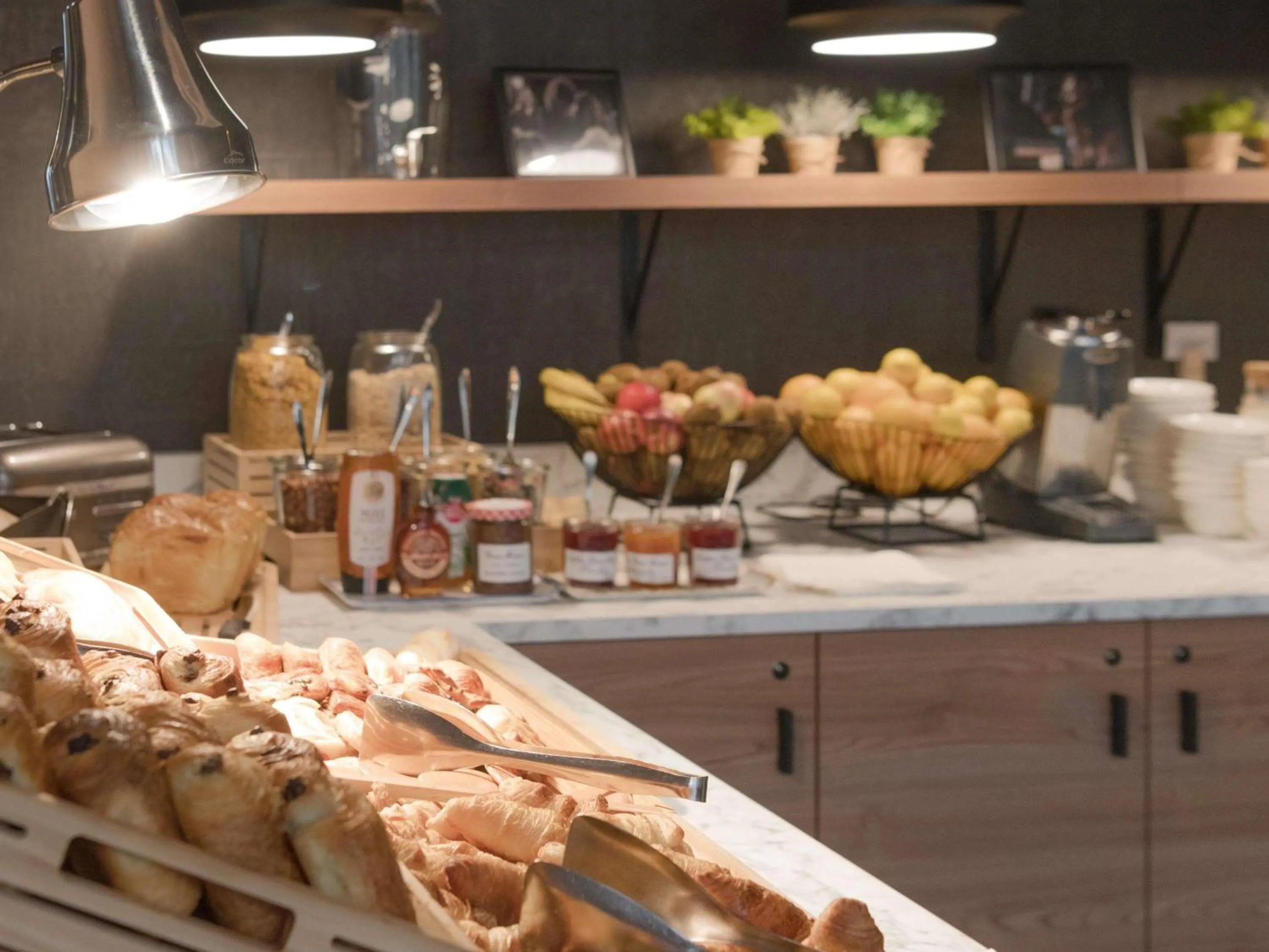 Breakfast in ibis Rueil-Malmaison Centre