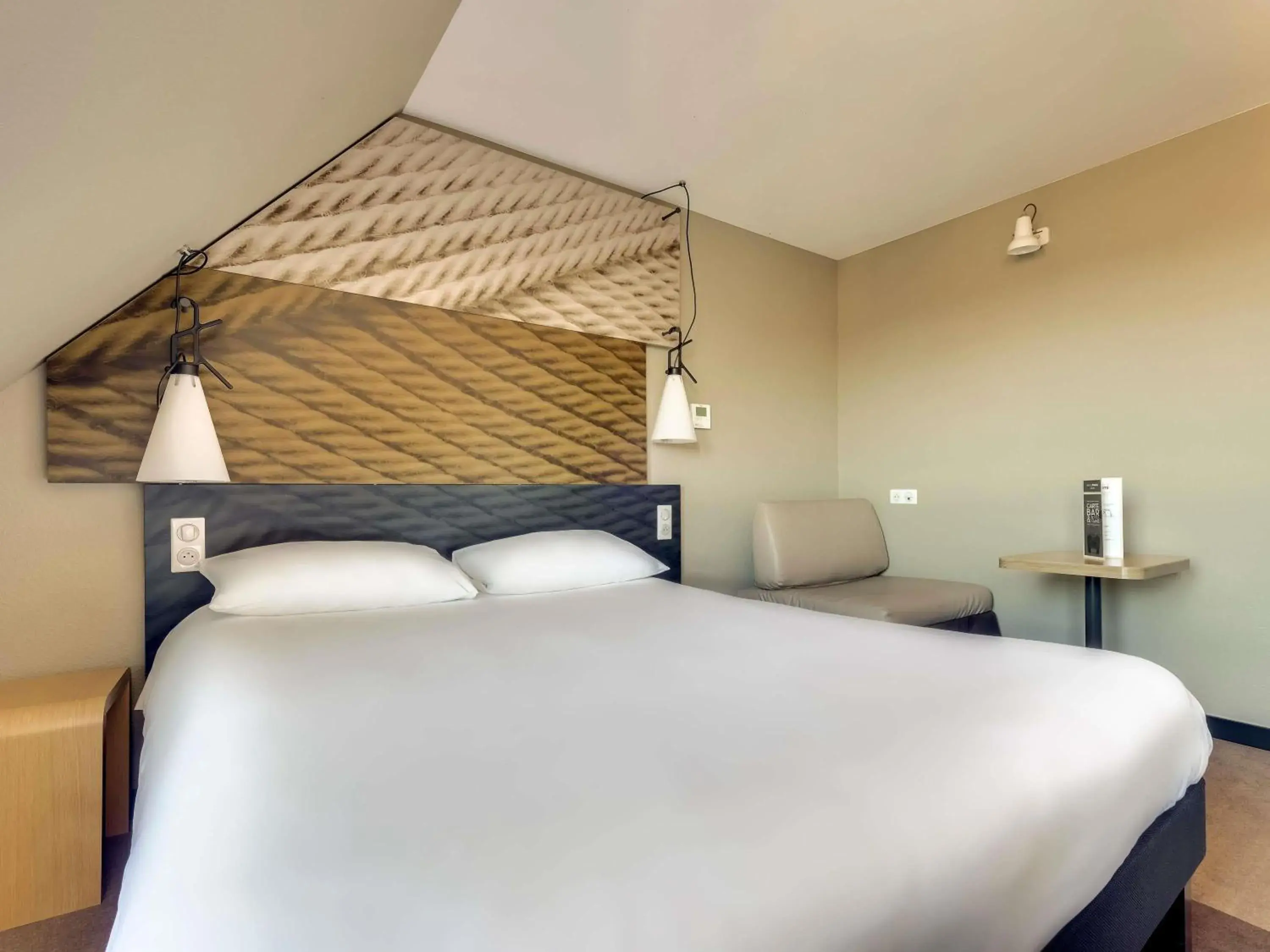 Bedroom, Bed in ibis Rueil-Malmaison Centre Bedroom, Bed in ibis Rueil-Malmaison Centre