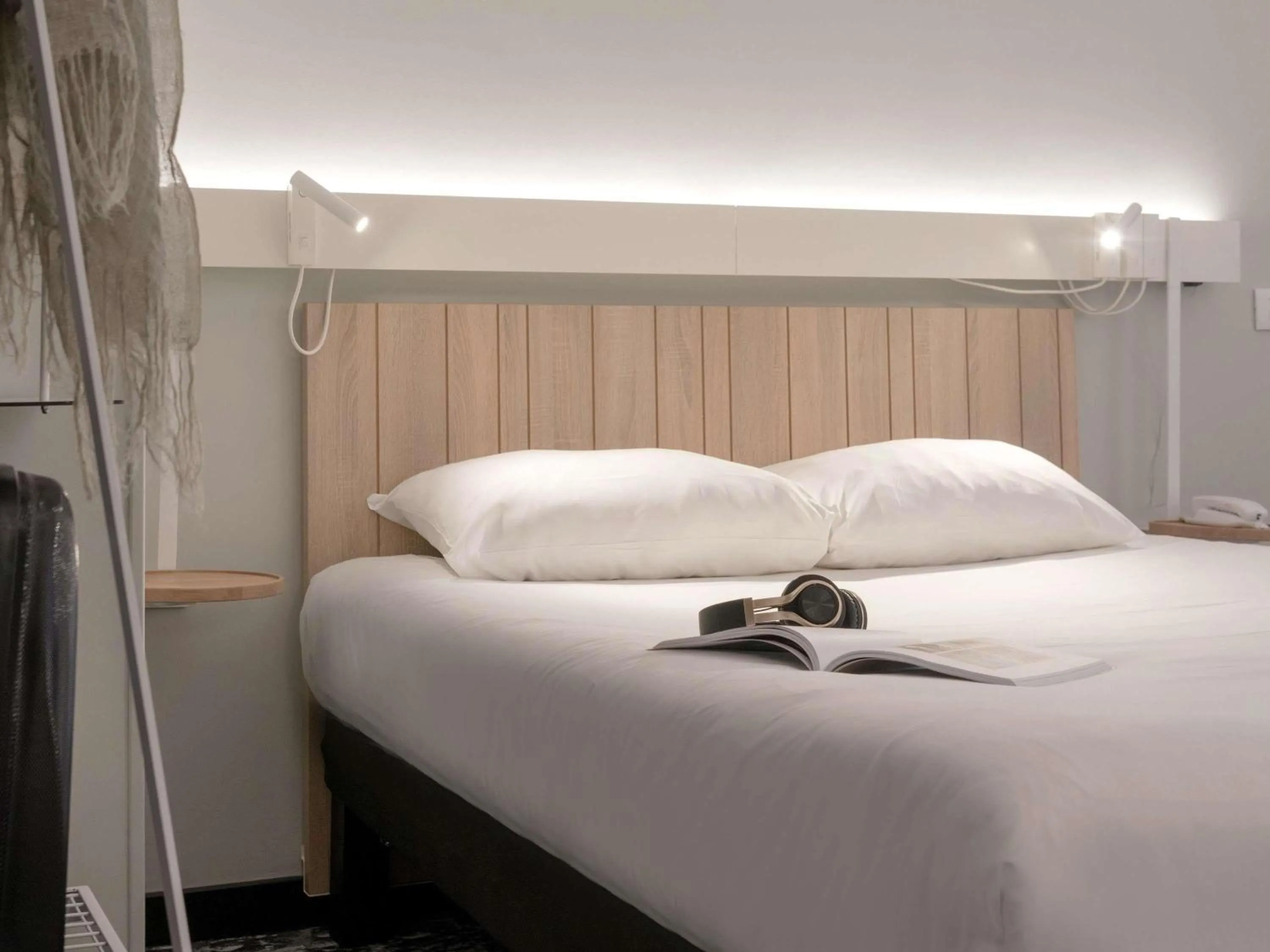 Bedroom, Bed in ibis Rueil-Malmaison Centre