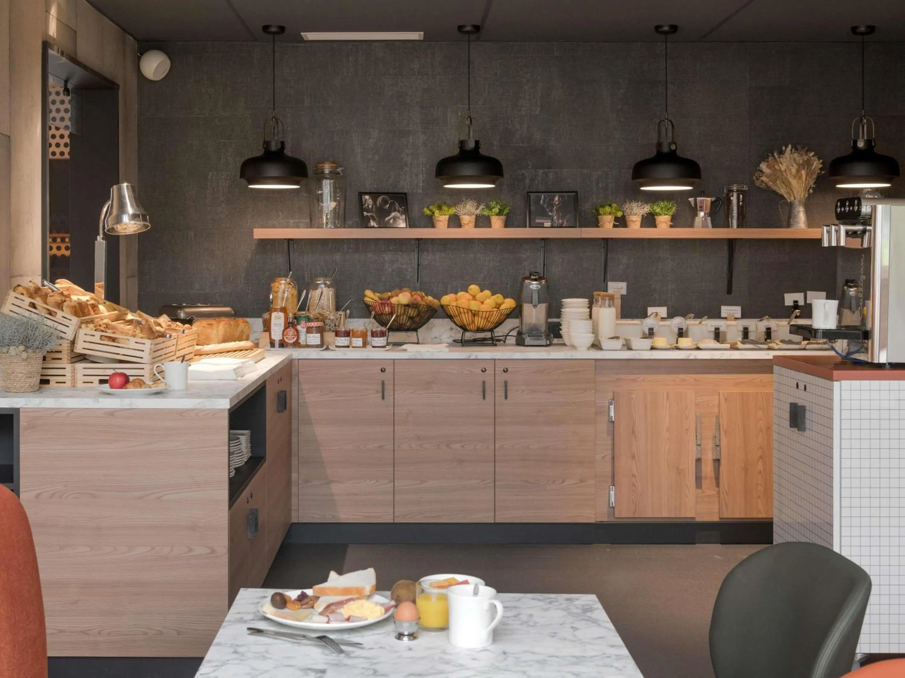 Breakfast in ibis Rueil-Malmaison Centre