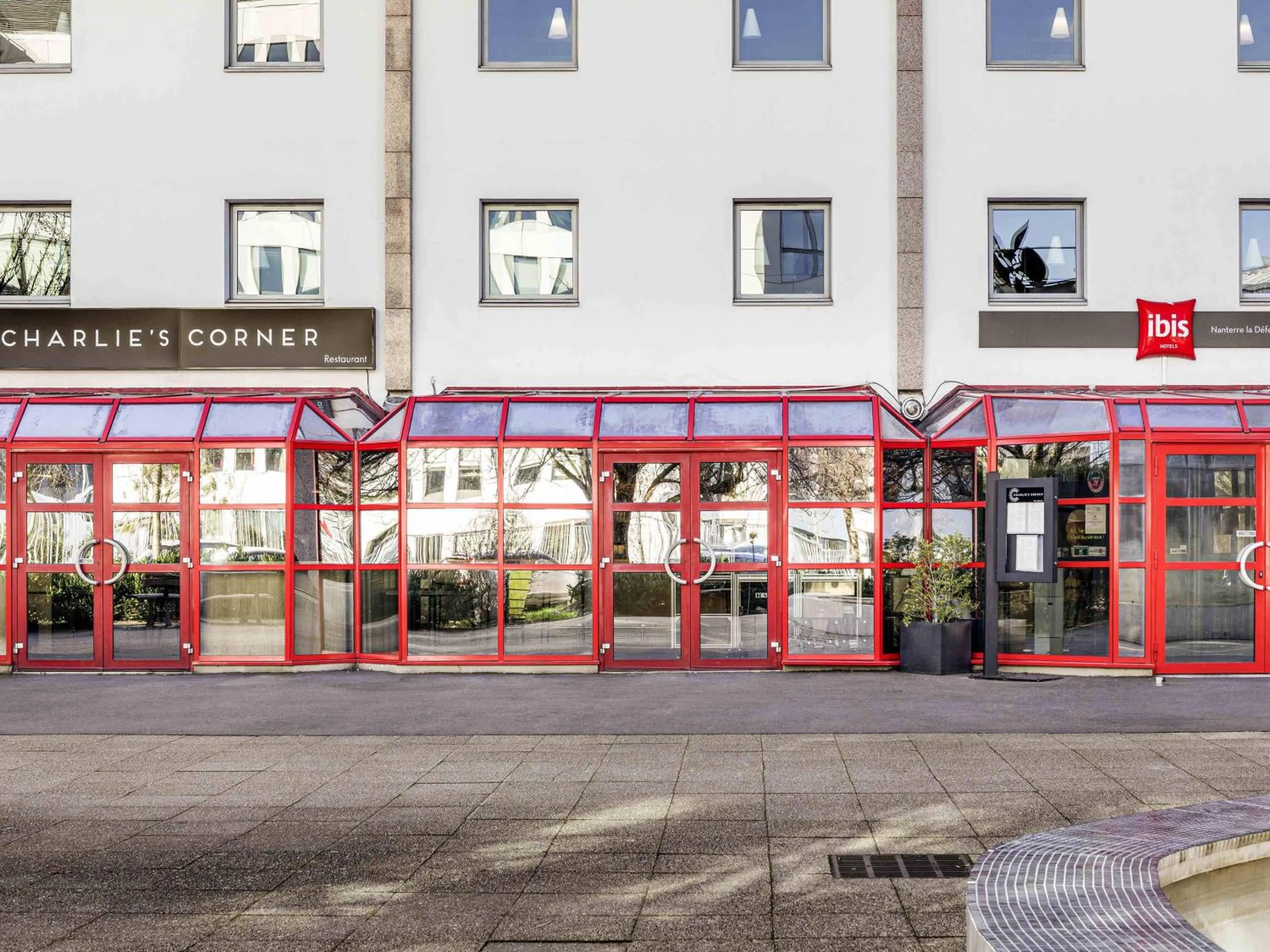 Property building in ibis Nanterre La Défense