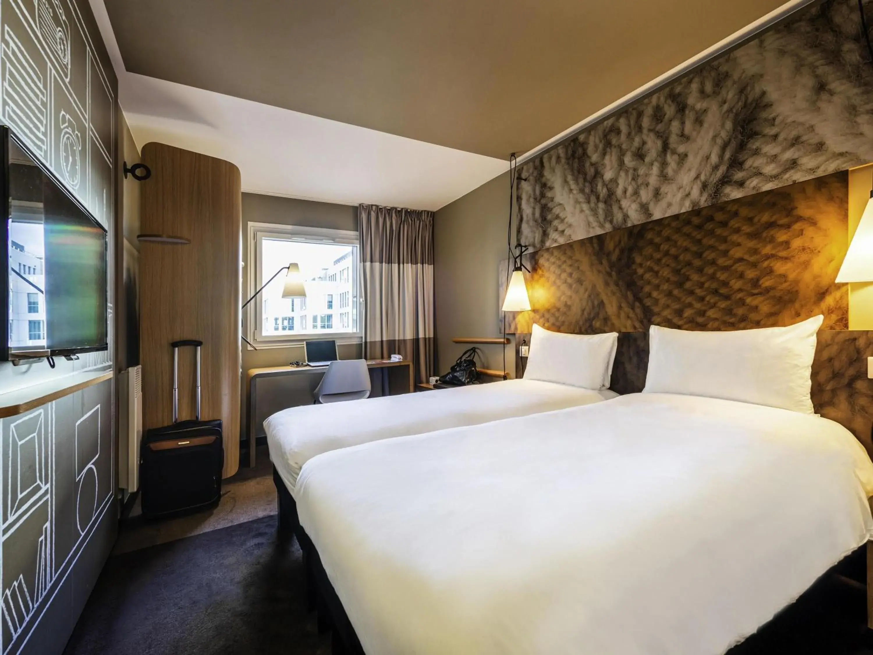 Property building, Bed in ibis Nanterre La Défense Property building, Bed in ibis Nanterre La Défense