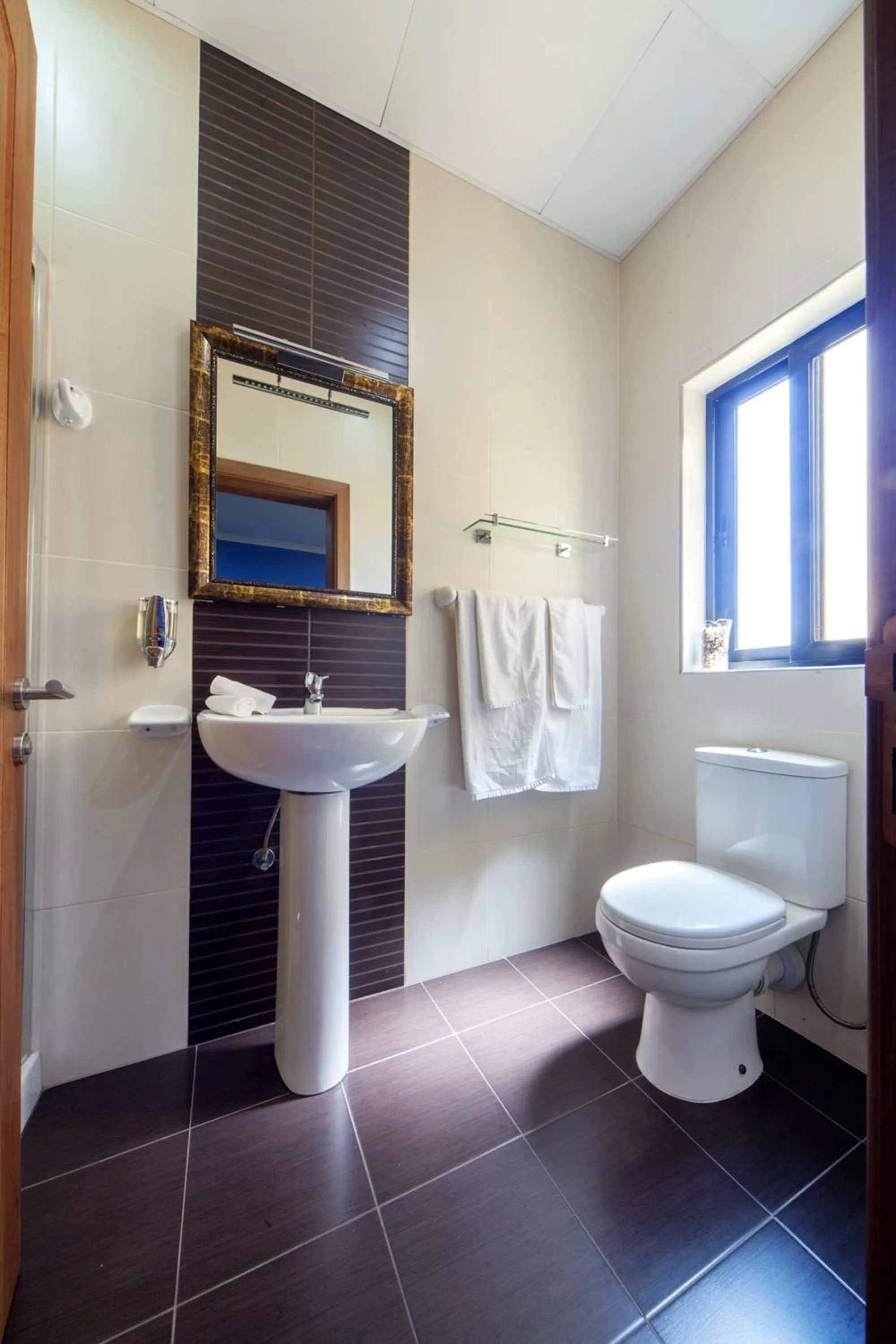 Shower in Port View Guesthouse