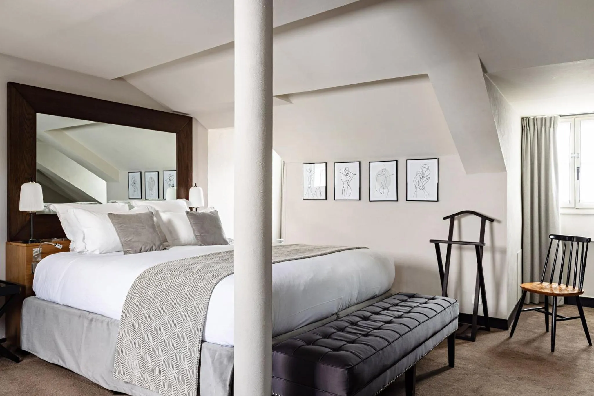 Photo of the whole room, Bed in Holiday Inn Paris Palais de l'Elysée by IHG