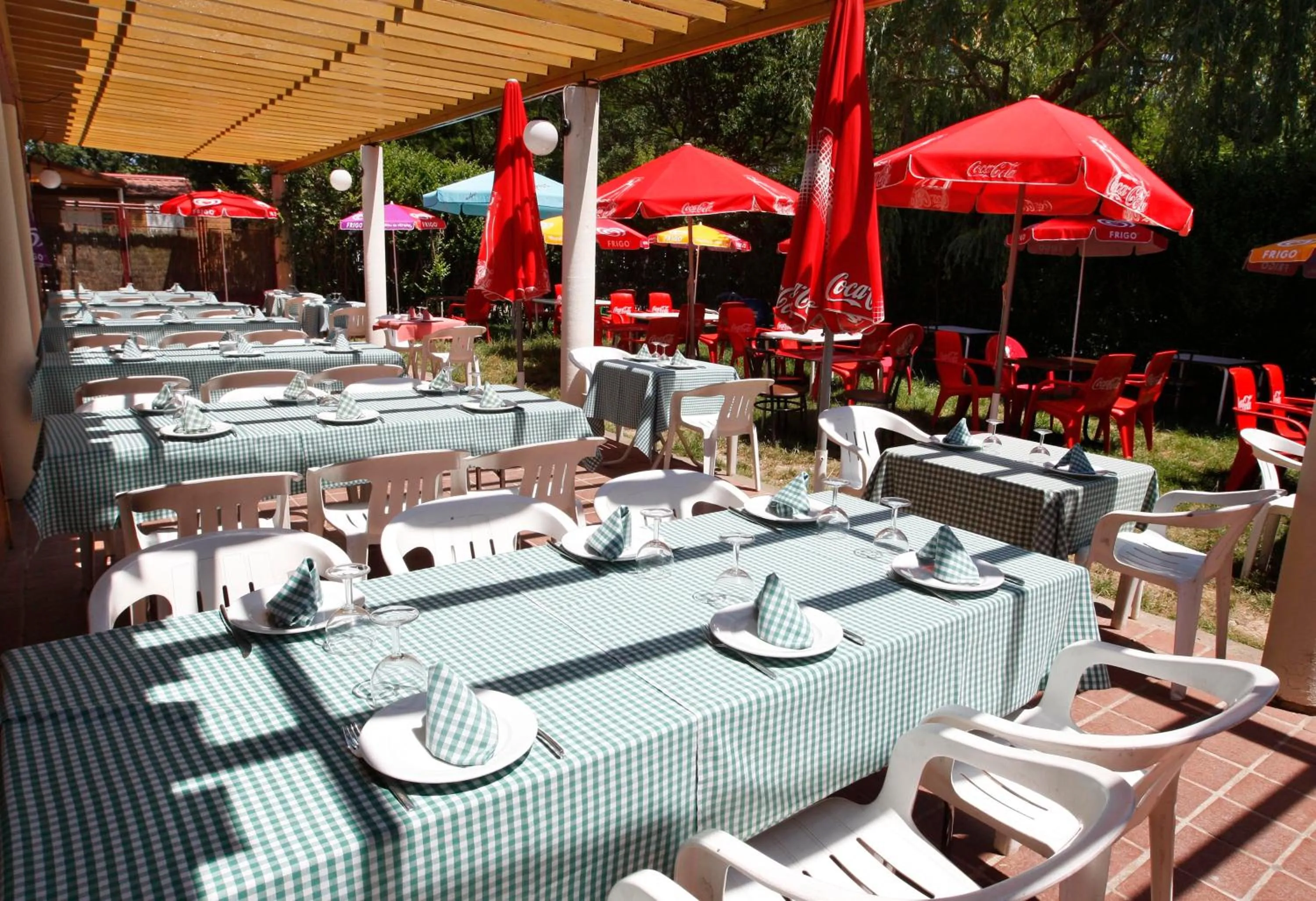 Restaurant/places to eat in Camping Fuentes Blancas