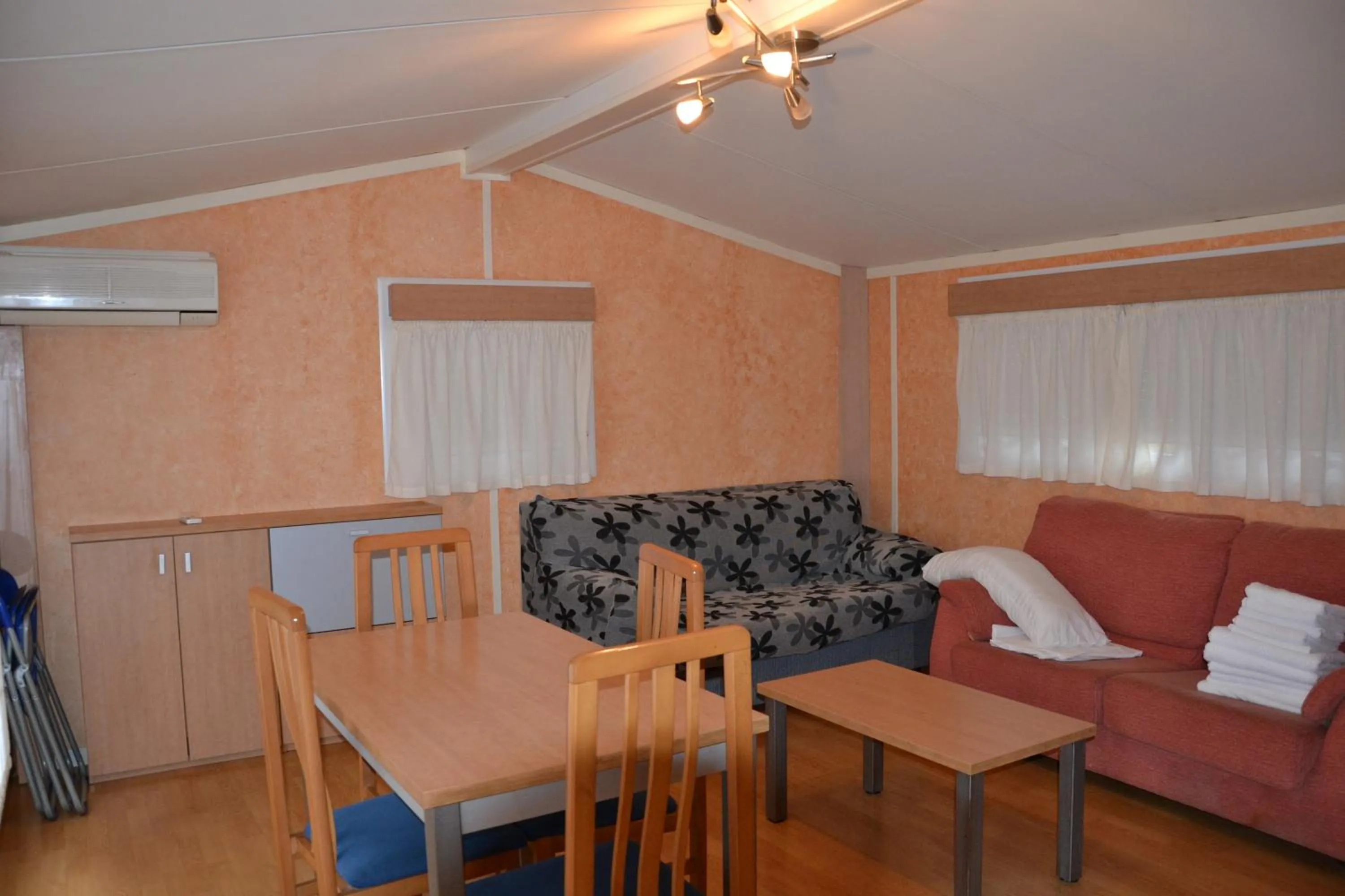 Dining area in Camping Fuentes Blancas