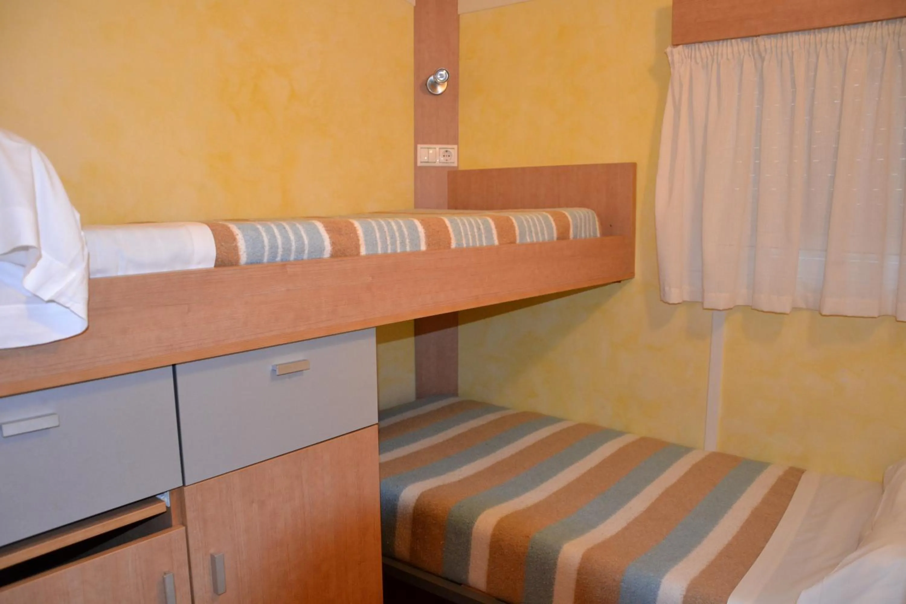 bunk bed, Bed in Camping Fuentes Blancas