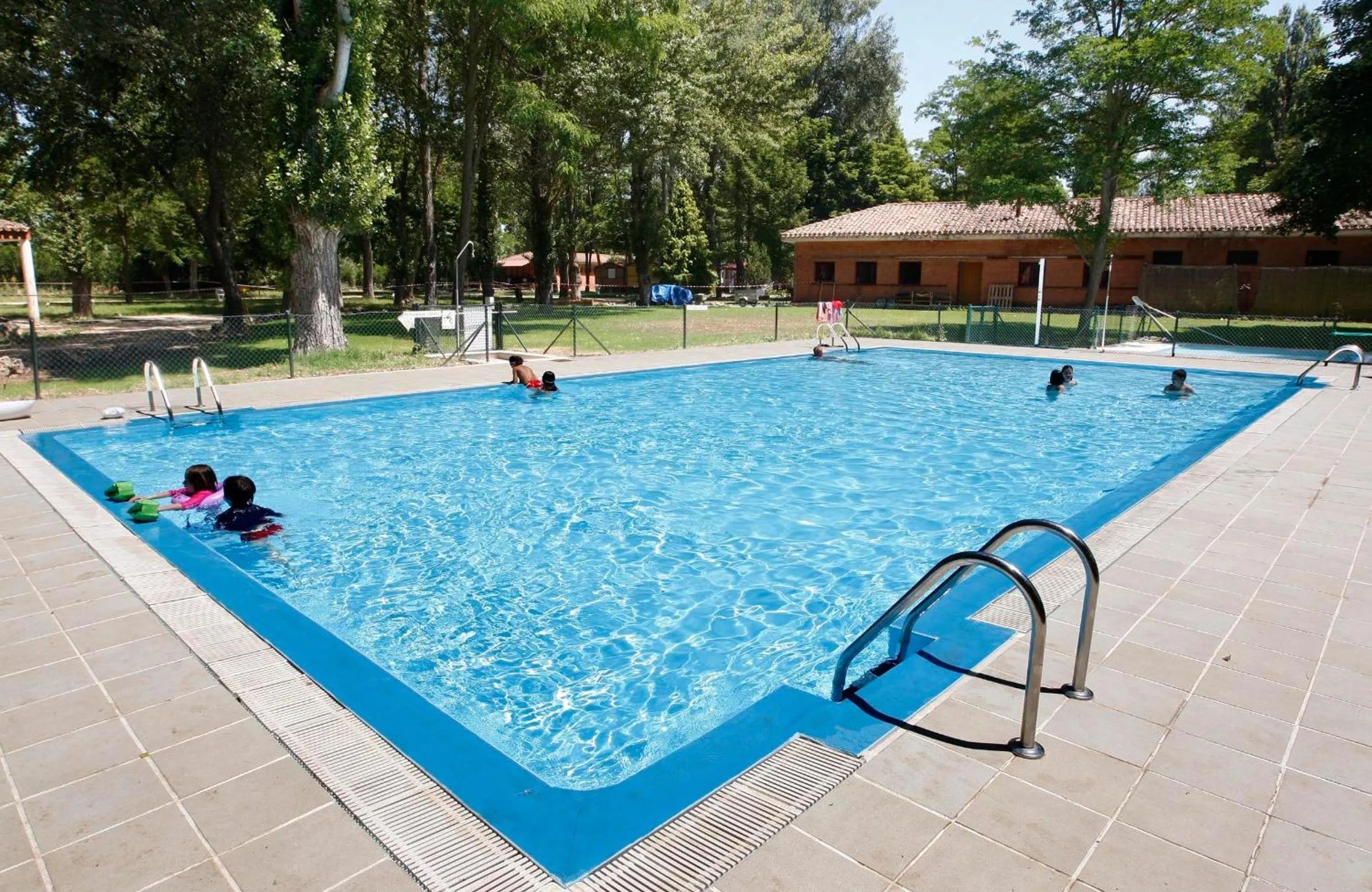 Swimming pool in Camping Fuentes Blancas