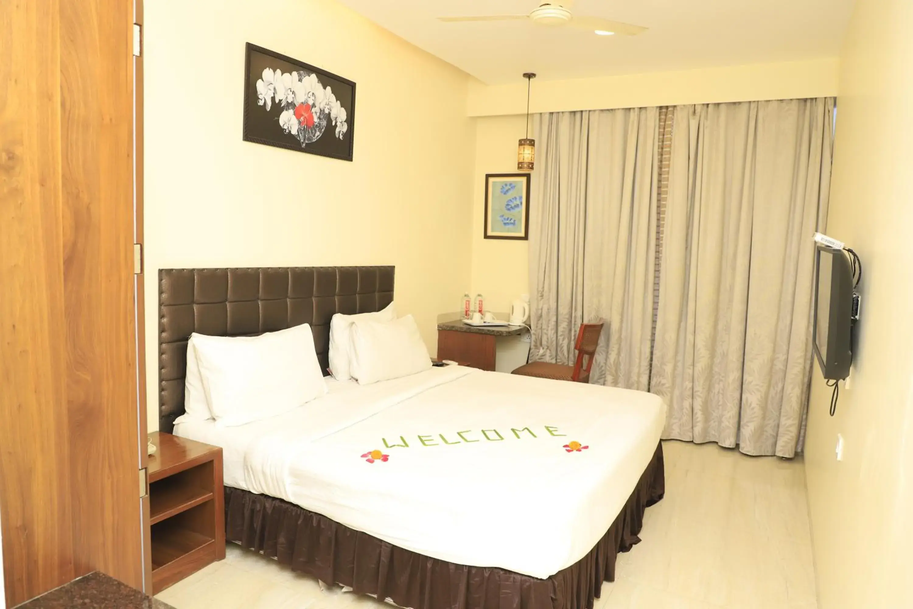Studio Room - single occupancy - Complimentary Shuttle Pickup and Drop to Sai Baba Temple (Gate 2) in St Laurn The Spiritual Resort Studio Room - single occupancy - Complimentary Shuttle Pickup and Drop to Sai Baba Temple (Gate 2) in St Laurn The Spiritual Resort