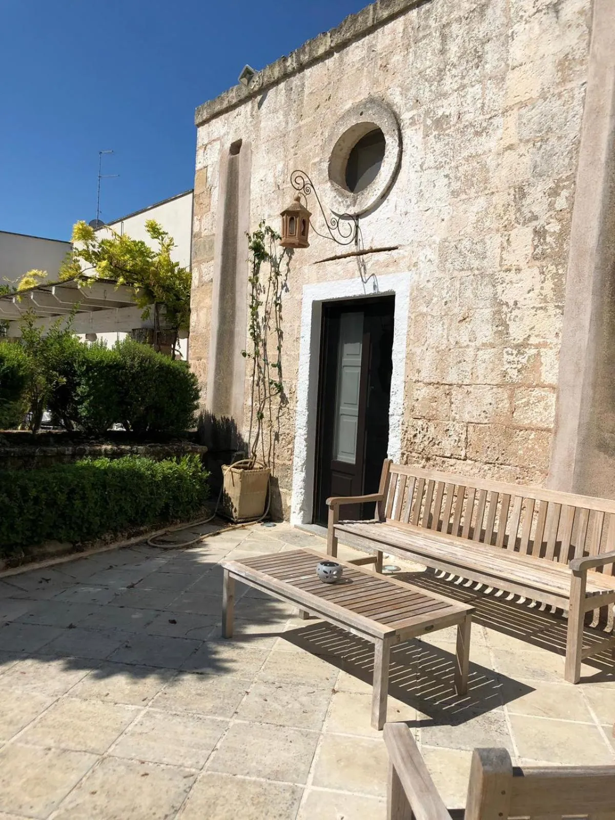 Facade/entrance in Villa Romasi