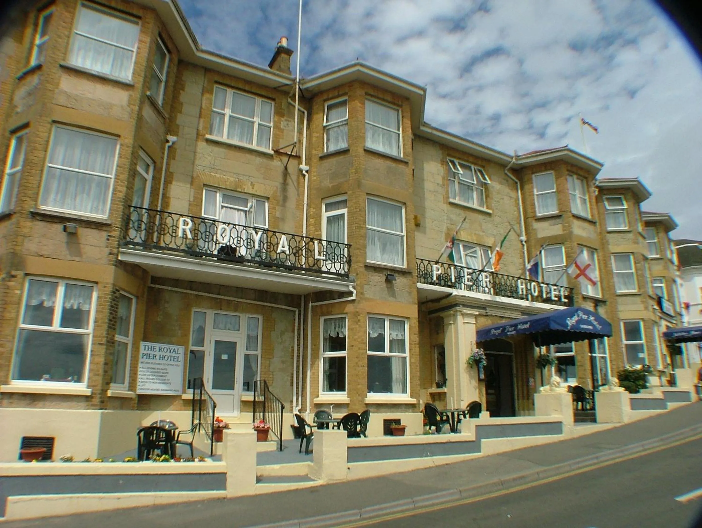 Facade/entrance in Royal Pier
