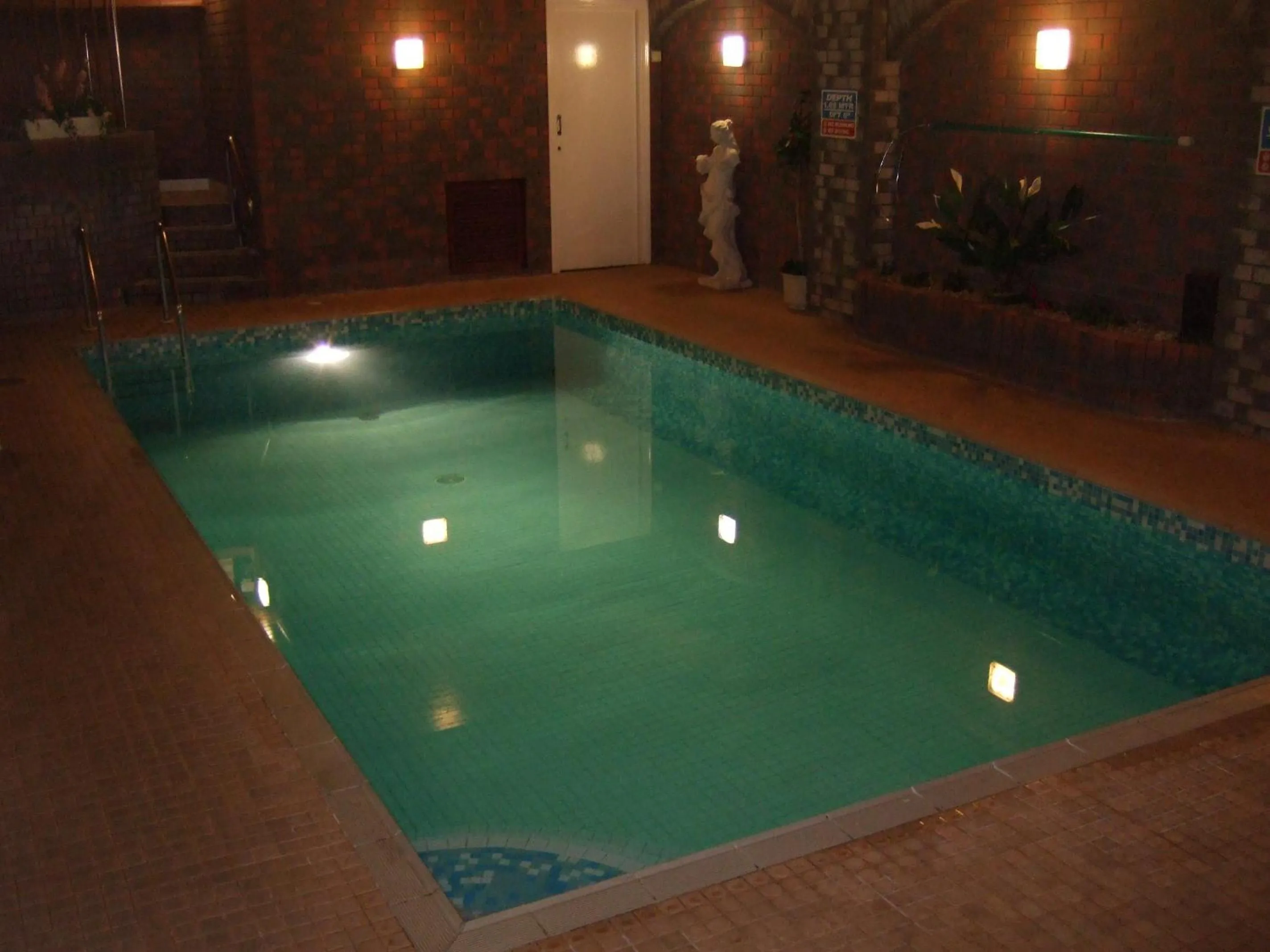 Swimming pool in Royal Pier