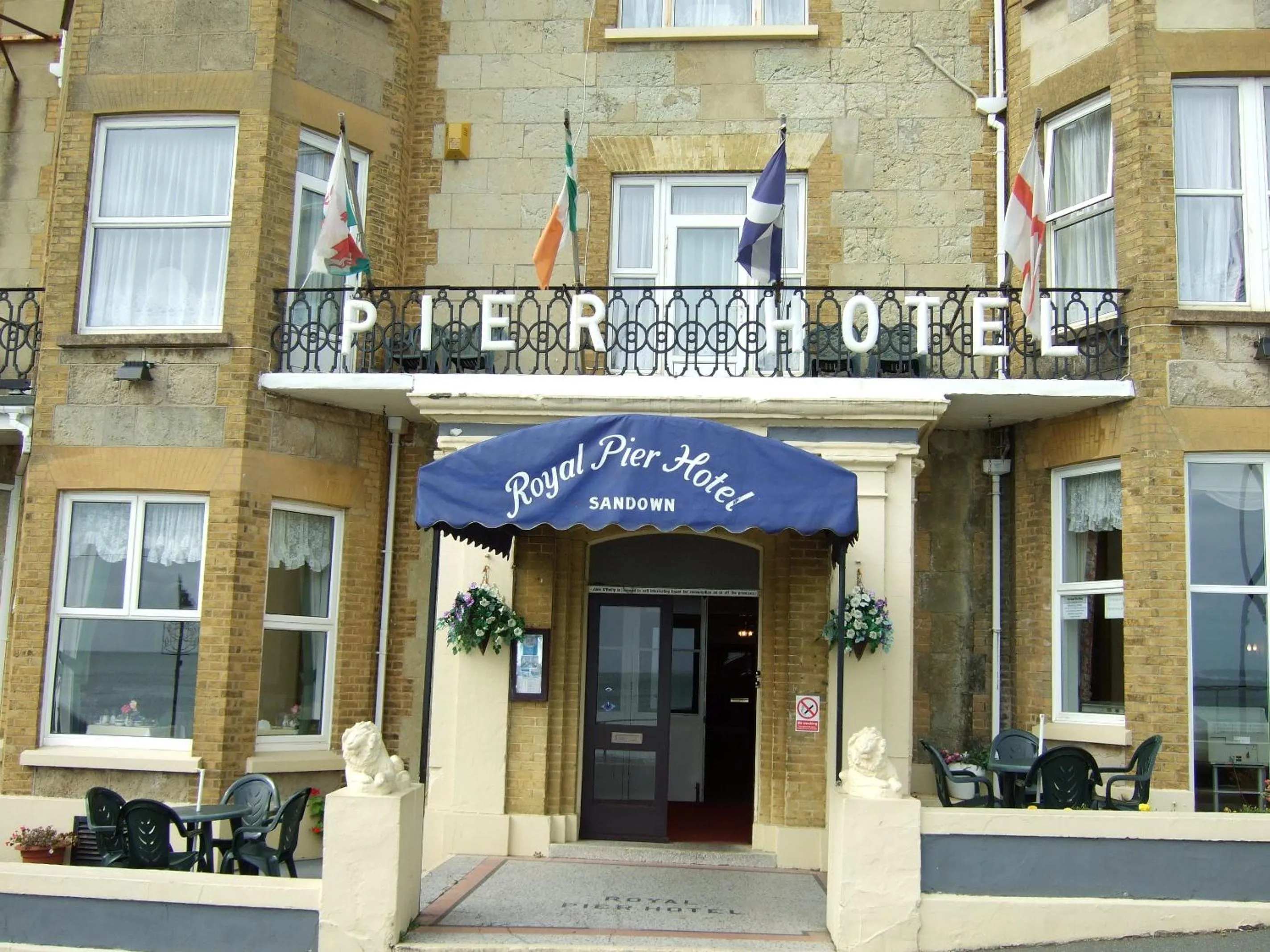 Facade/entrance in Royal Pier
