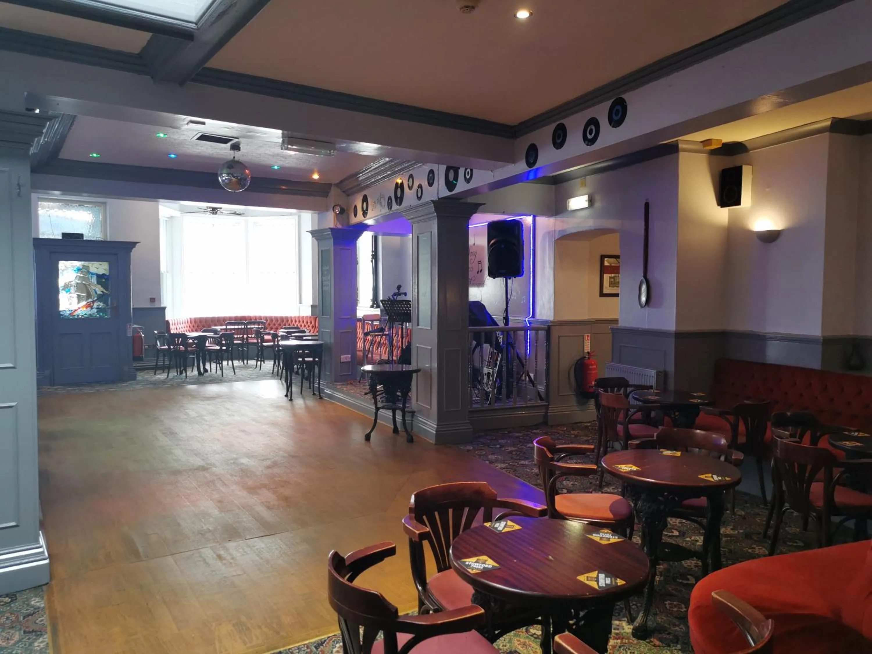 Evening entertainment in Royal Pier