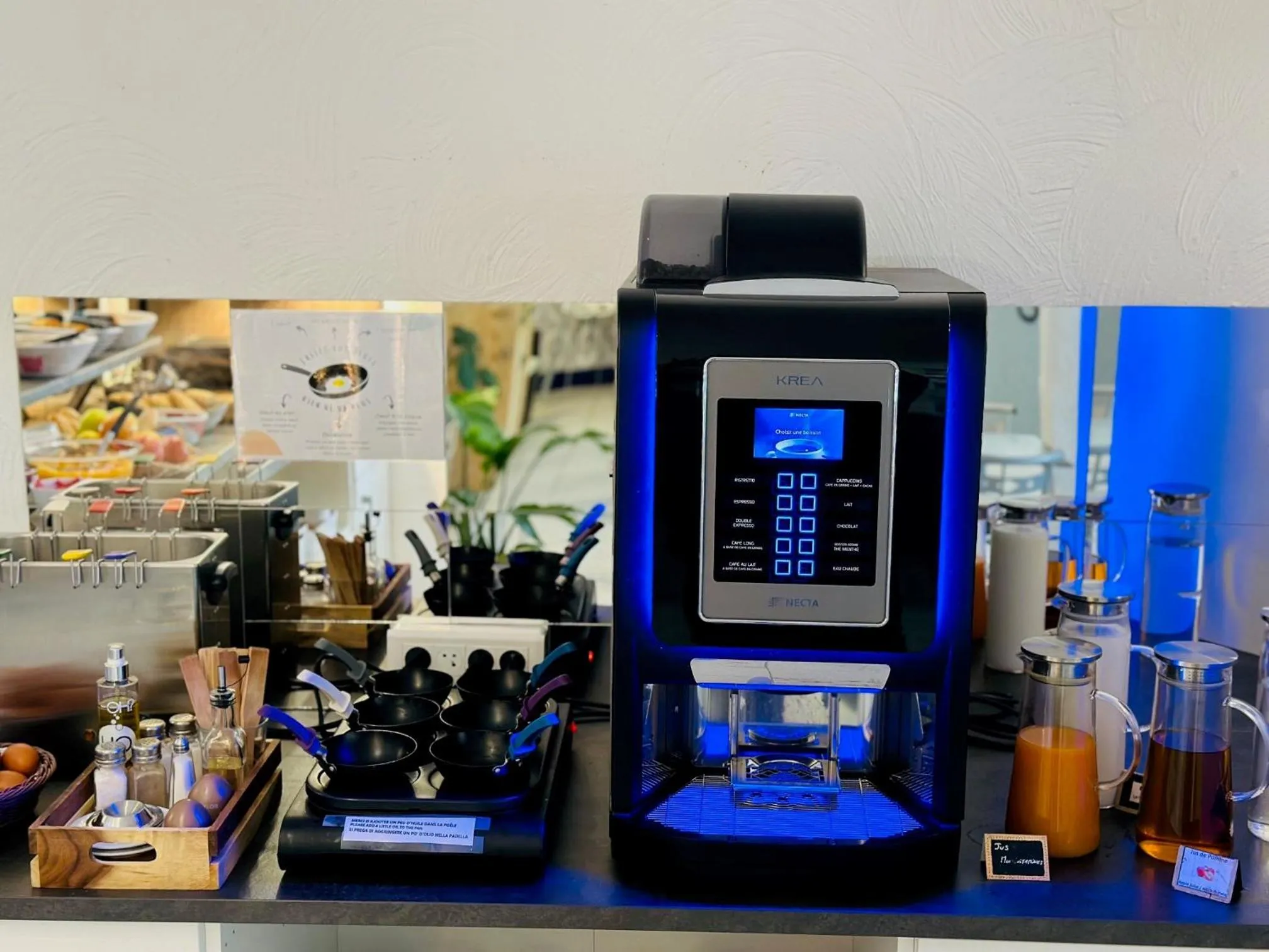 Buffet breakfast in Hotel Les Palmiers En Camargue