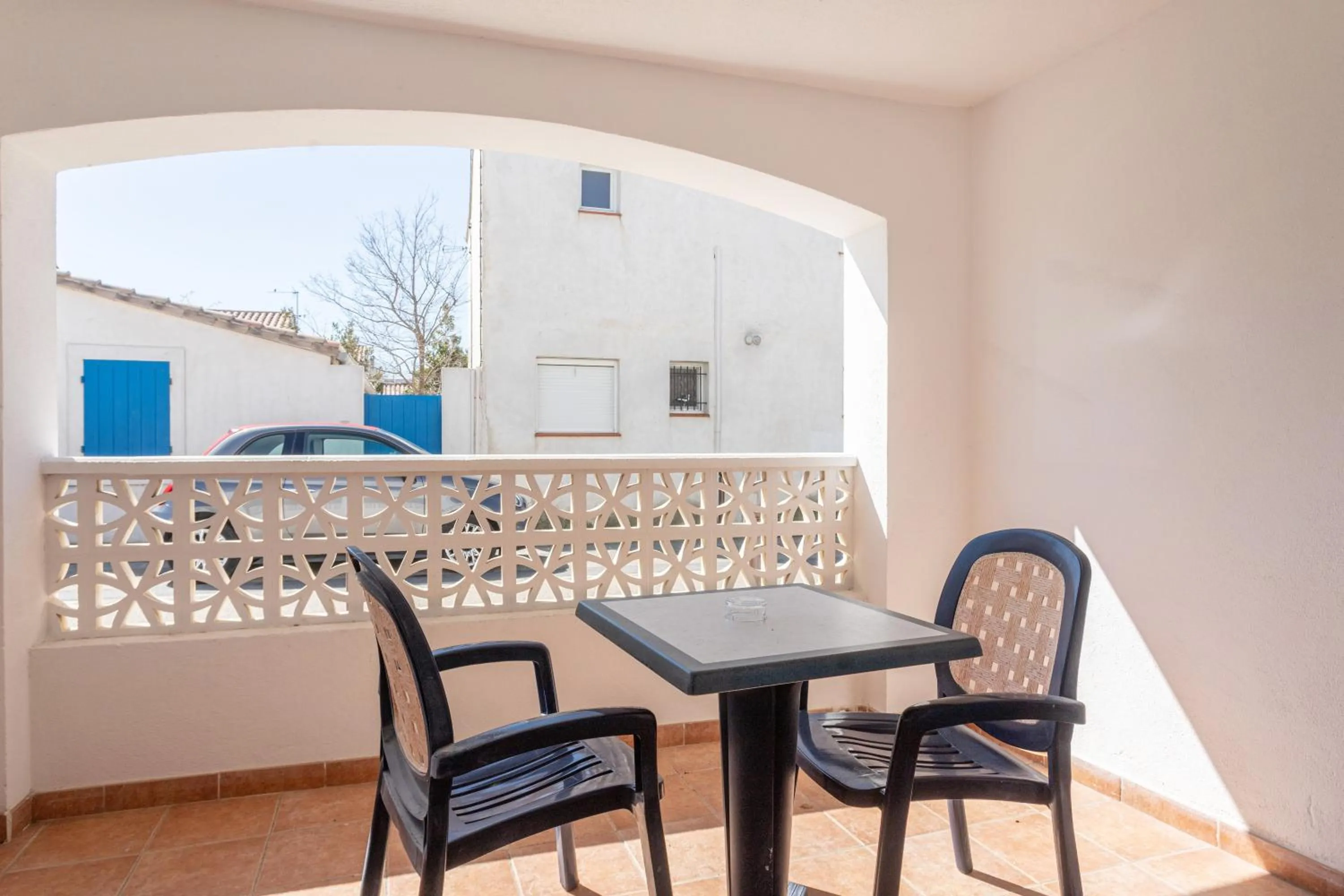 Balcony/Terrace in Hotel Les Palmiers En Camargue