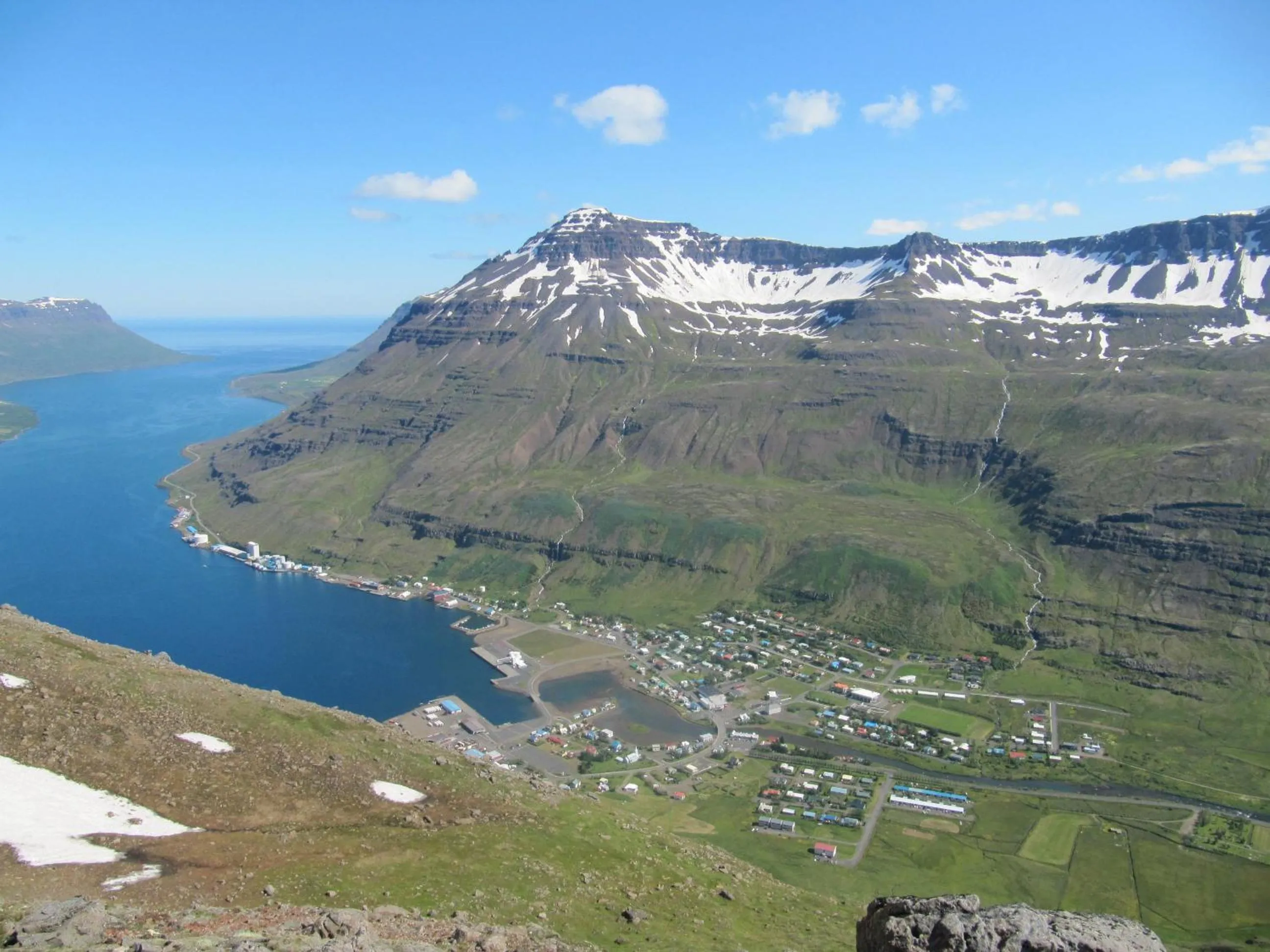 Bird's eye view in Seydisfjördur Apartment