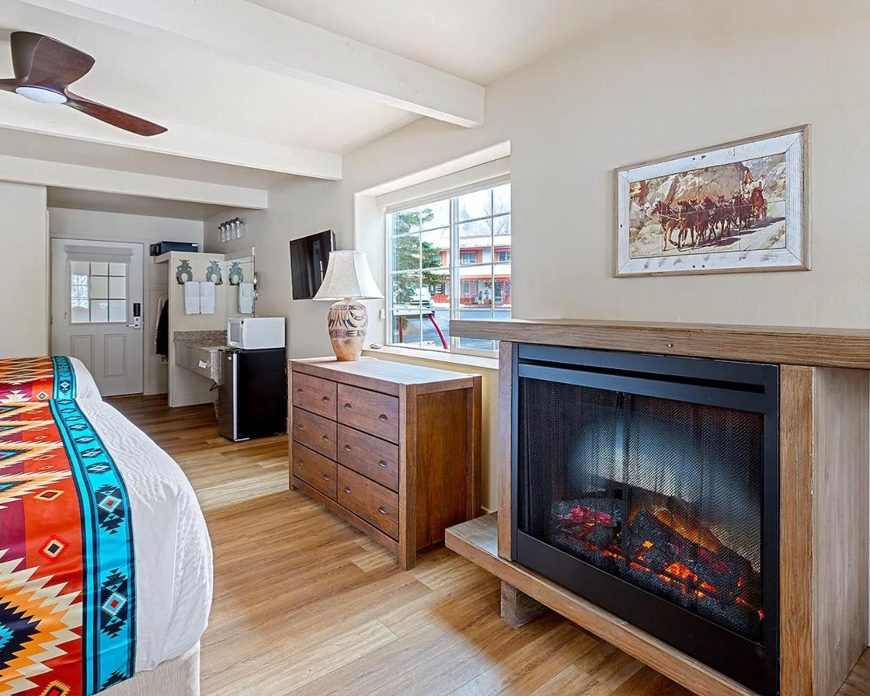 Photo of the whole room, Bed in Hot Springs Inn