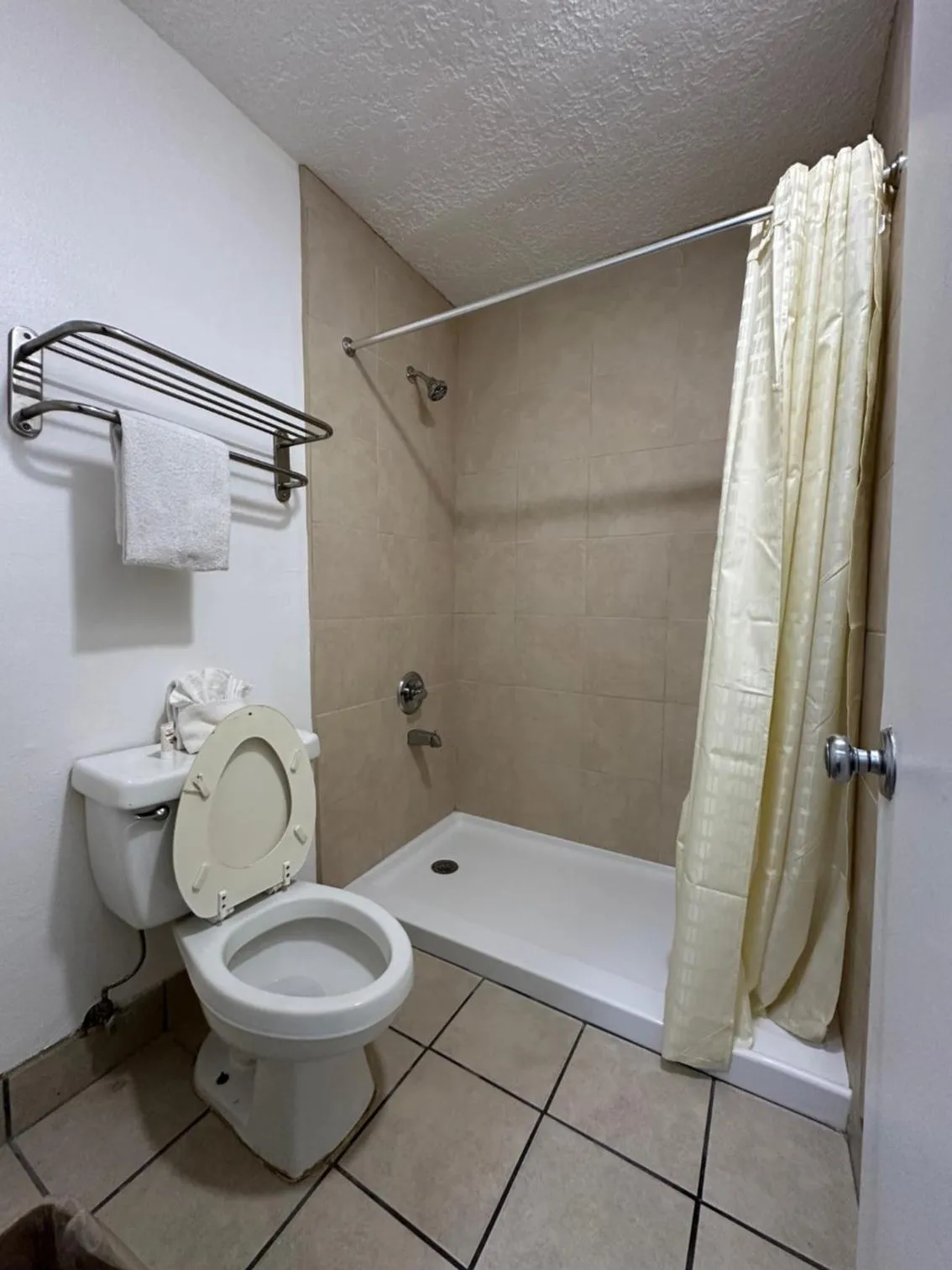 Bathroom in Desert Sands Inn & Suites