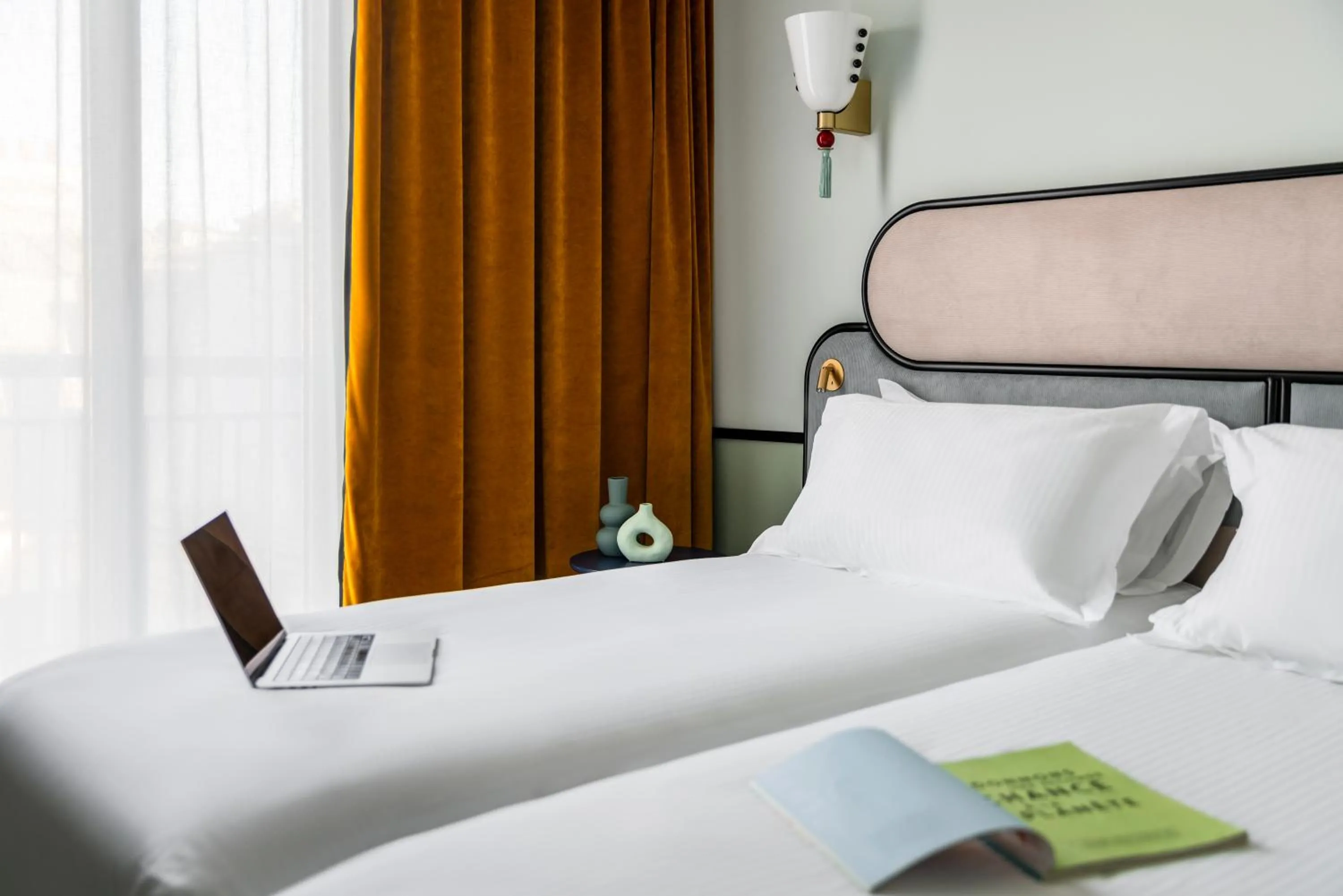 Bed in Hotel Faubourg Galant Paris - Handwritten Collection