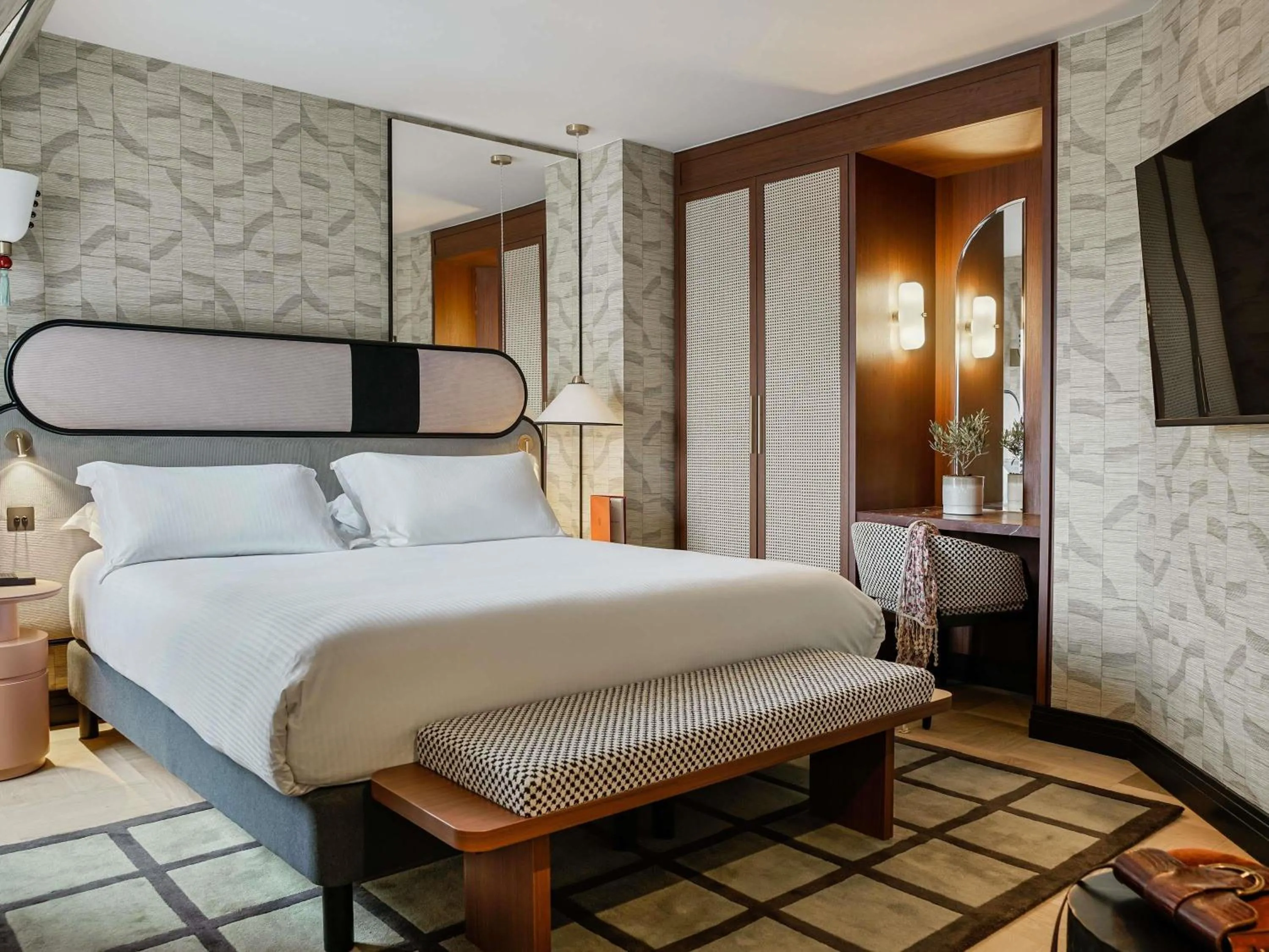 Bedroom, Bed in Hotel Faubourg Galant Paris - Handwritten Collection