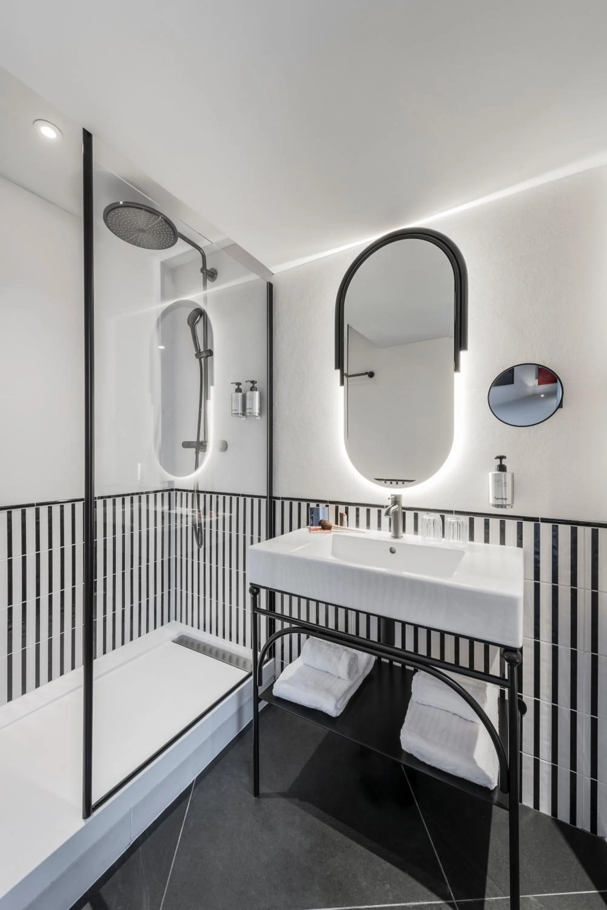 Bathroom, Bed in Hotel Faubourg Galant Paris - Handwritten Collection