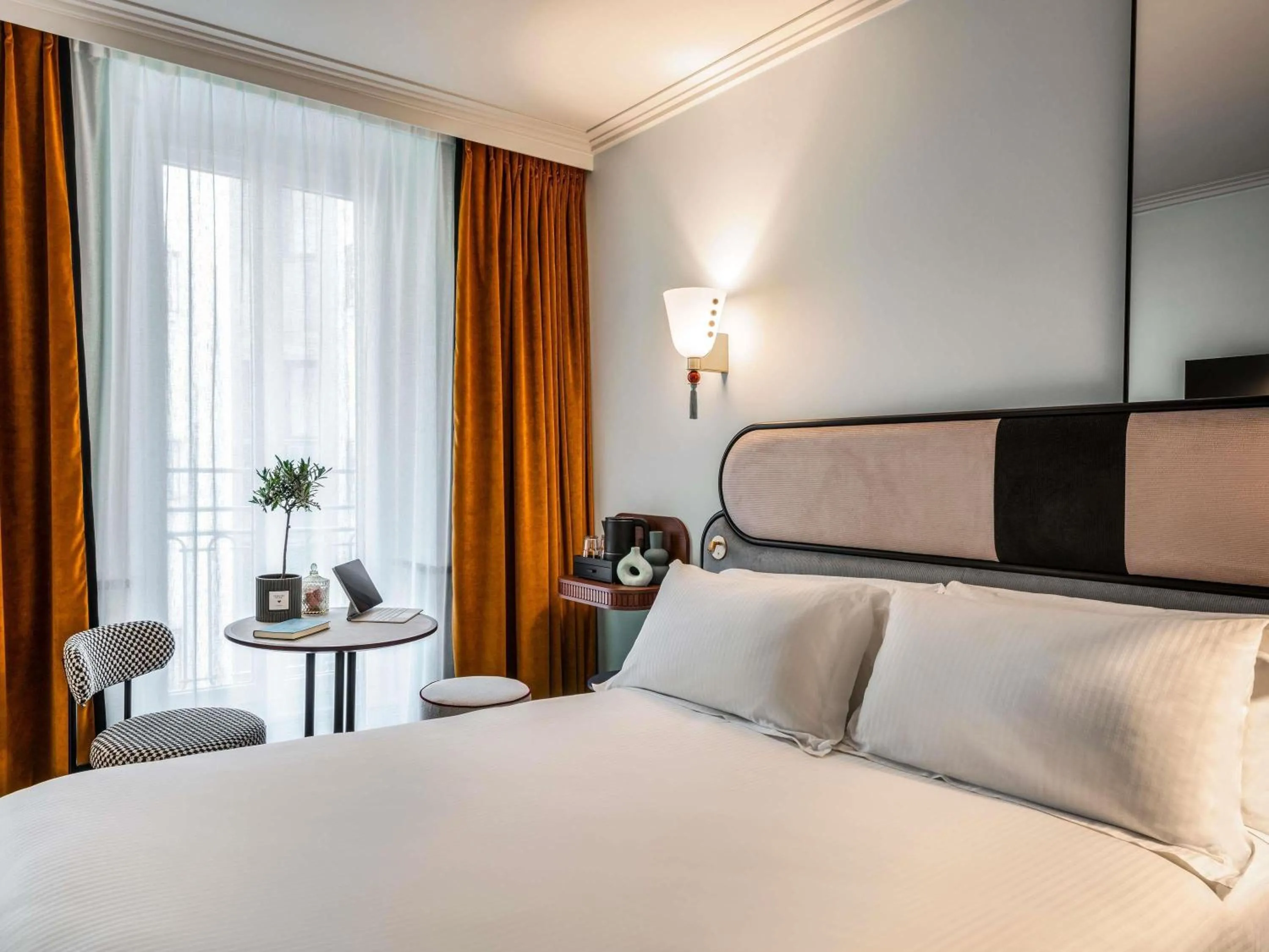 Bedroom, Bed in Hotel Faubourg Galant Paris - Handwritten Collection