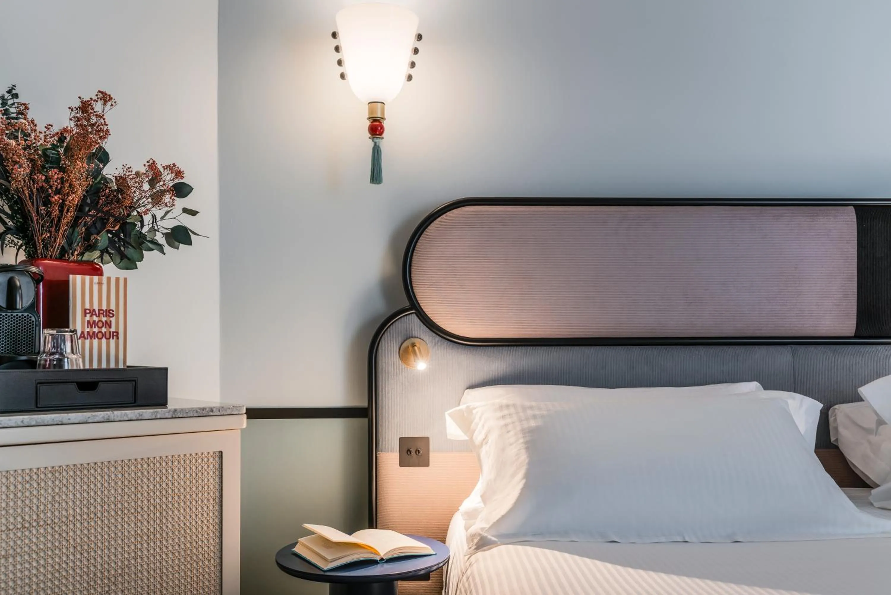 Bed in Hotel Faubourg Galant Paris - Handwritten Collection