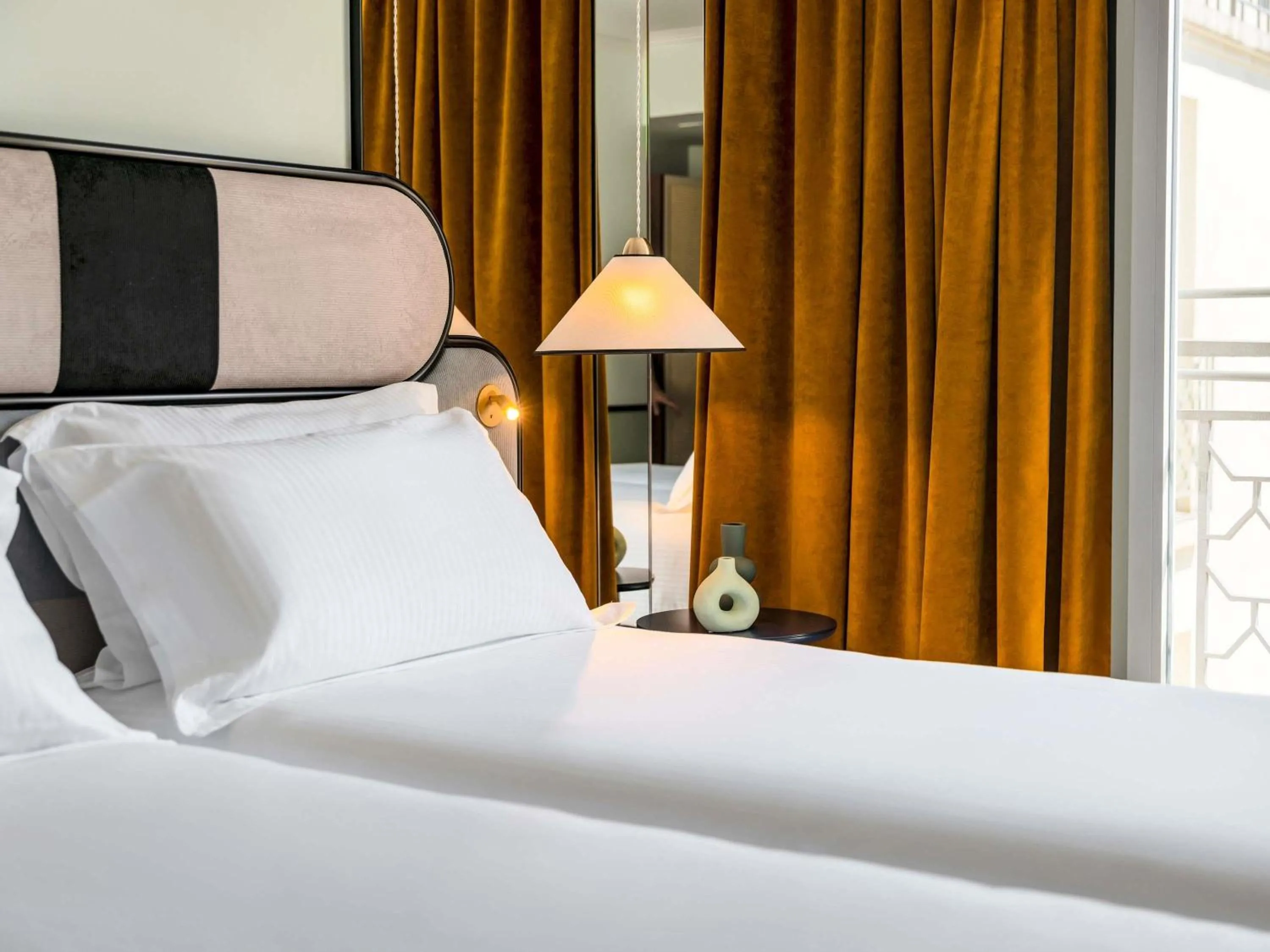 Bedroom, Bed in Hotel Faubourg Galant Paris - Handwritten Collection