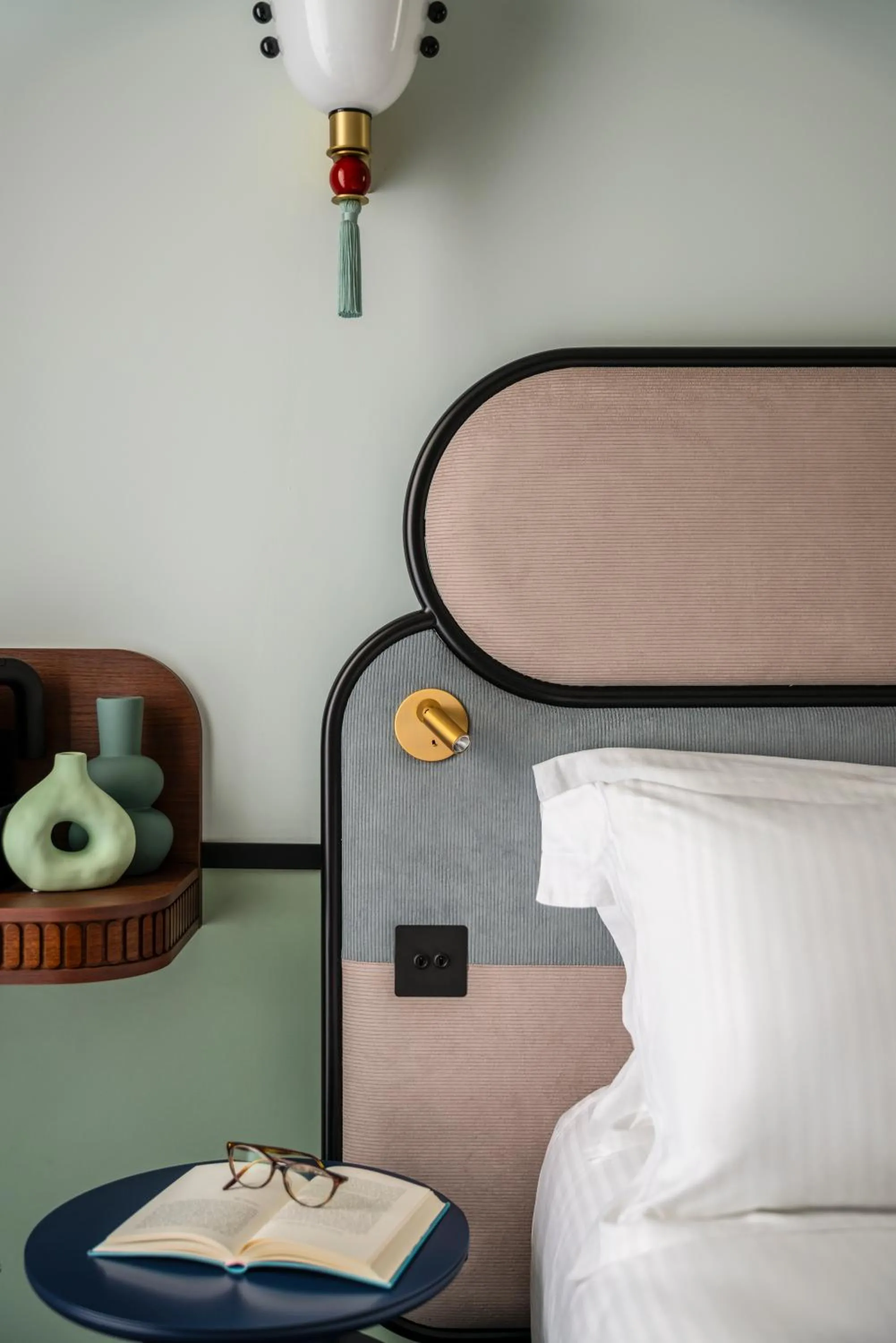 Bed in Hotel Faubourg Galant Paris - Handwritten Collection